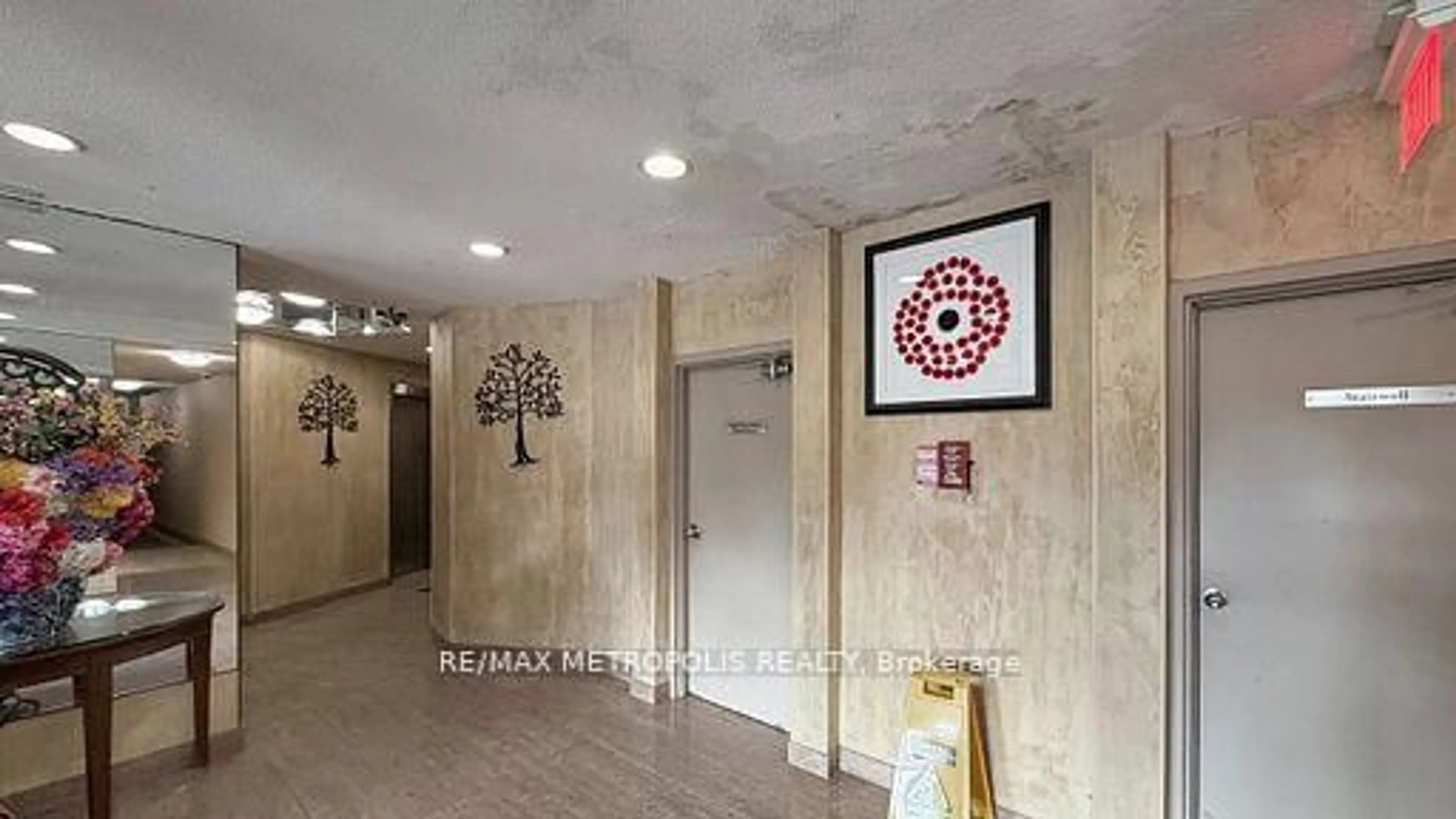 Indoor foyer for 10 Martha Eaton Way #713, Toronto Ontario M6M 5B3