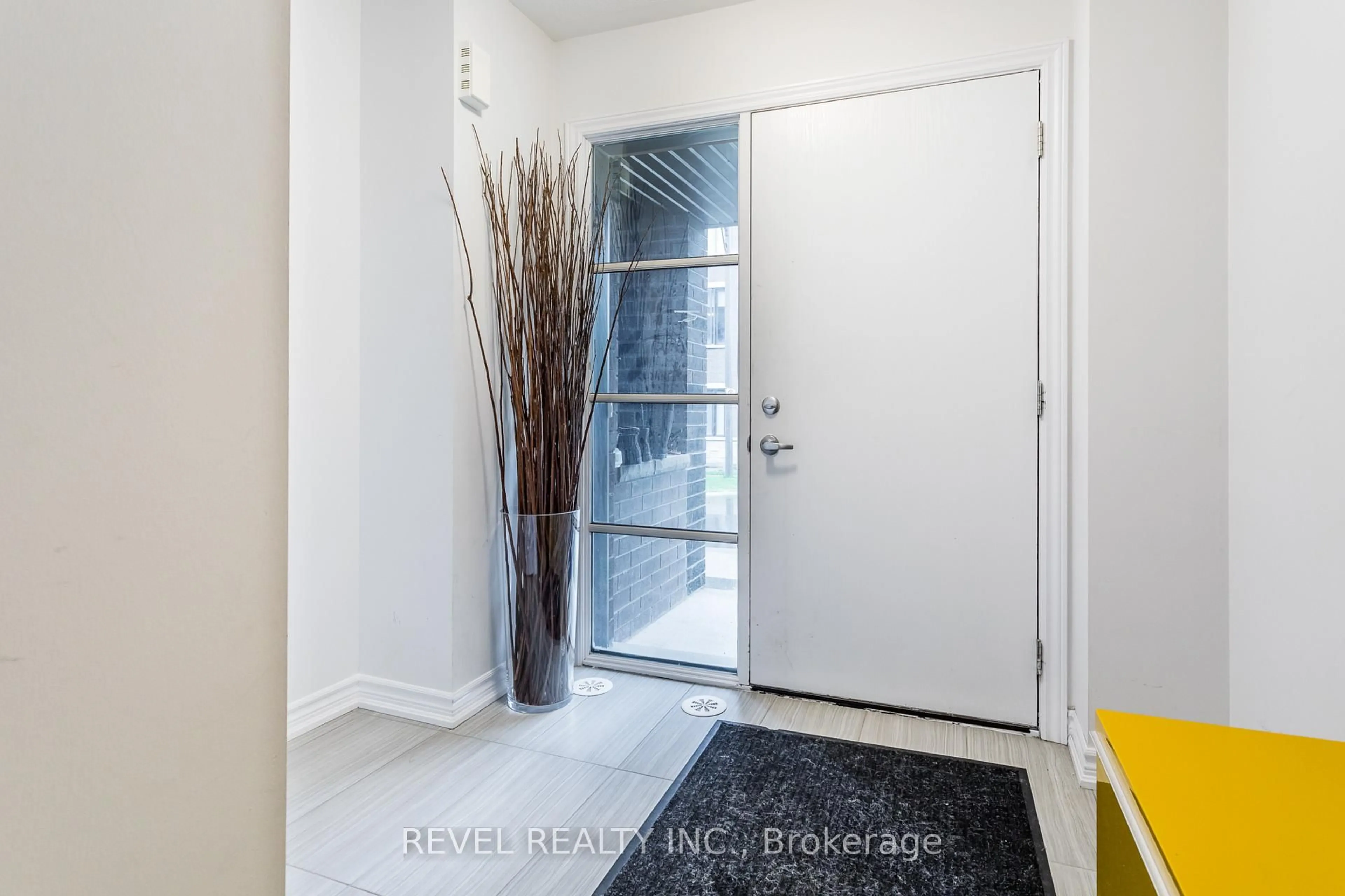 Indoor entryway for 3053 Blacktusk Common, Oakville Ontario L6H 0R9