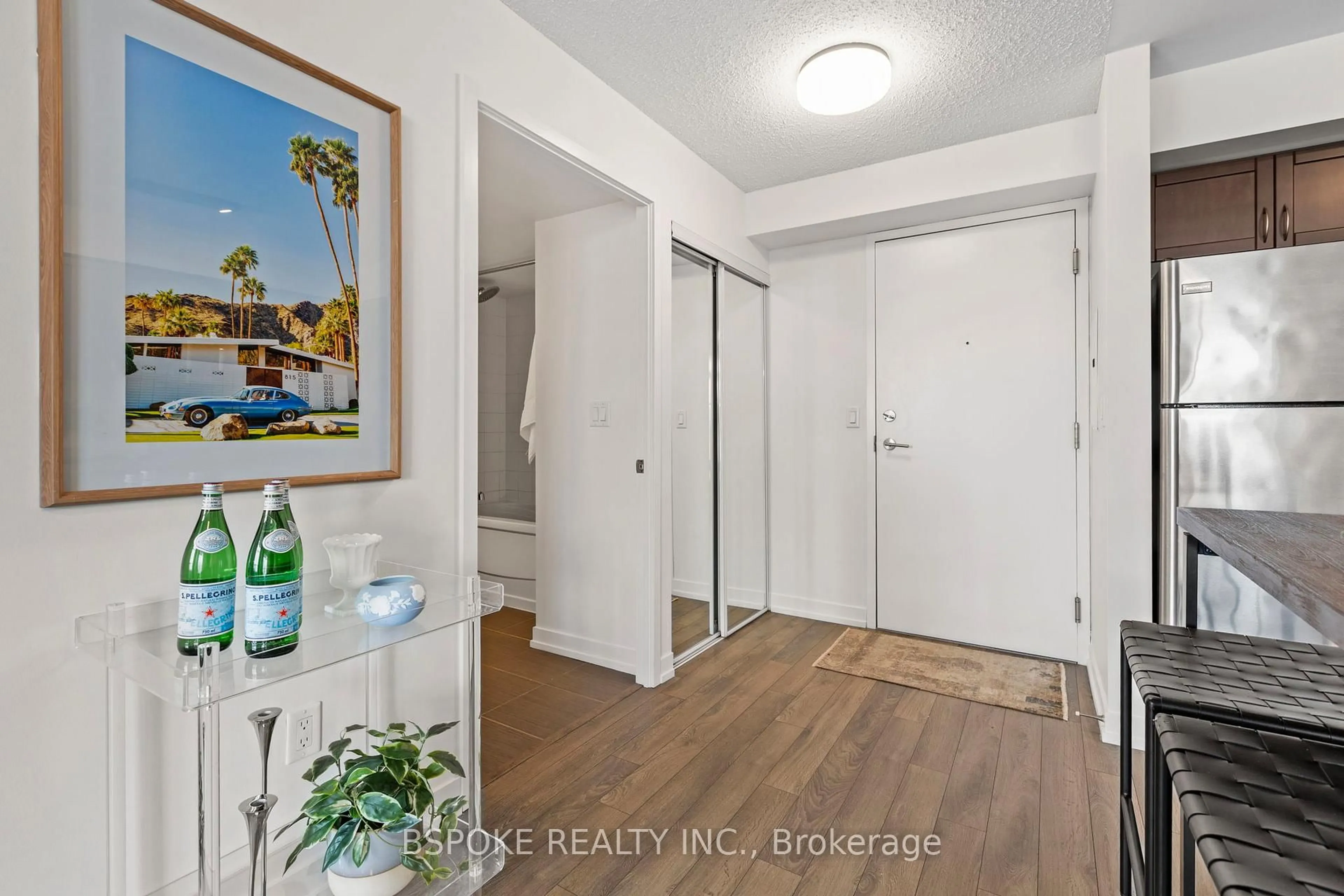 Indoor entryway for 812 Lansdowne Ave #722, Toronto Ontario M6H 4K5