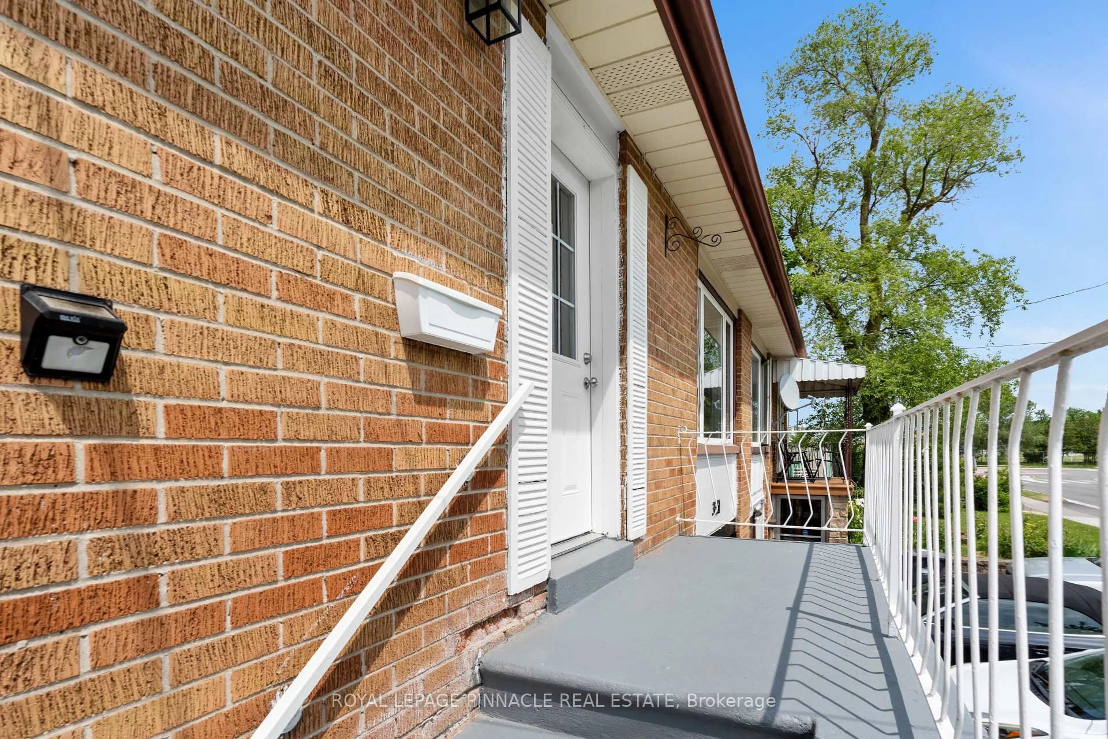 Unknown for 3361 The Credit Woodlands, Mississauga Ontario L5C 2J9