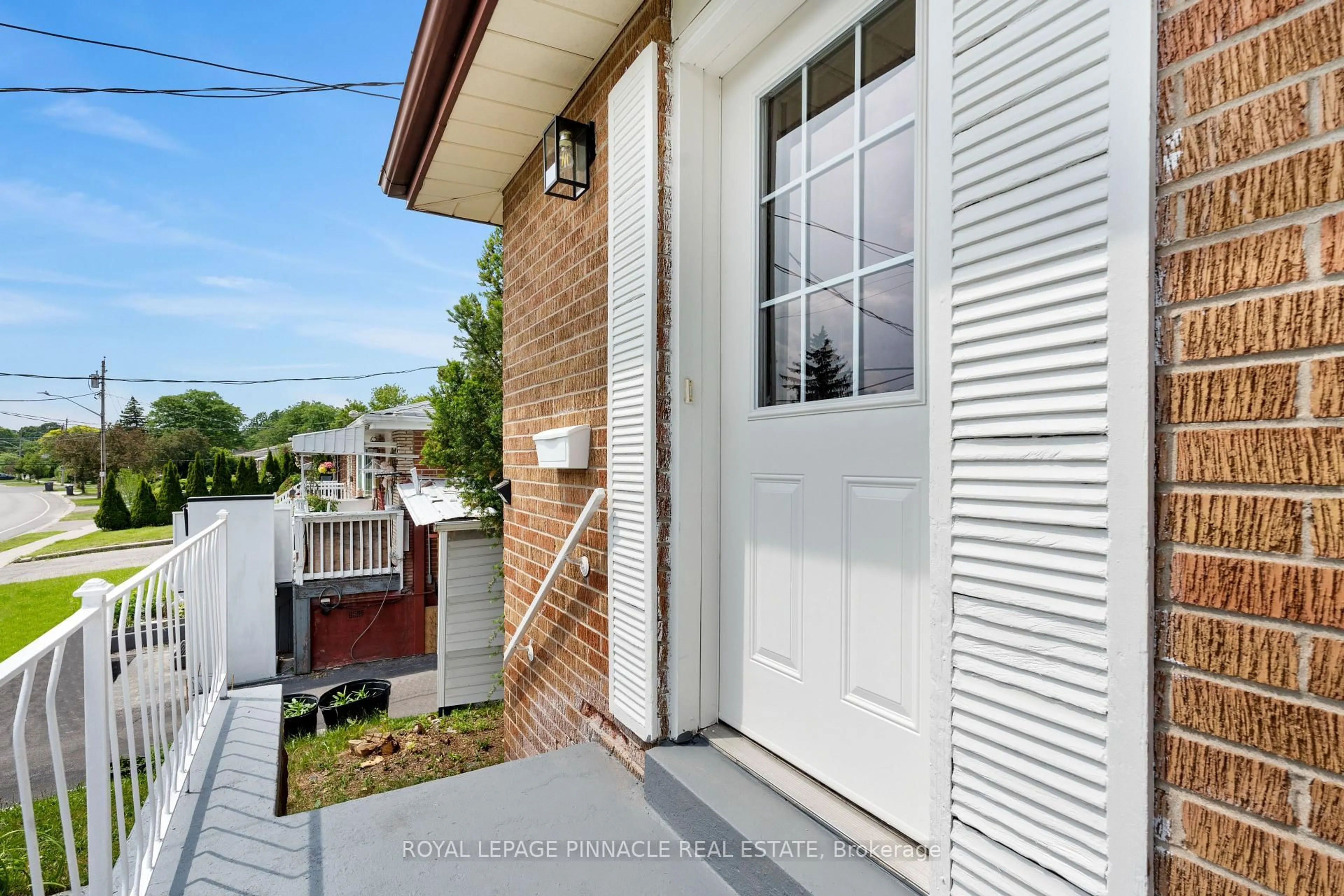 Unknown for 3361 The Credit Woodlands, Mississauga Ontario L5C 2J9