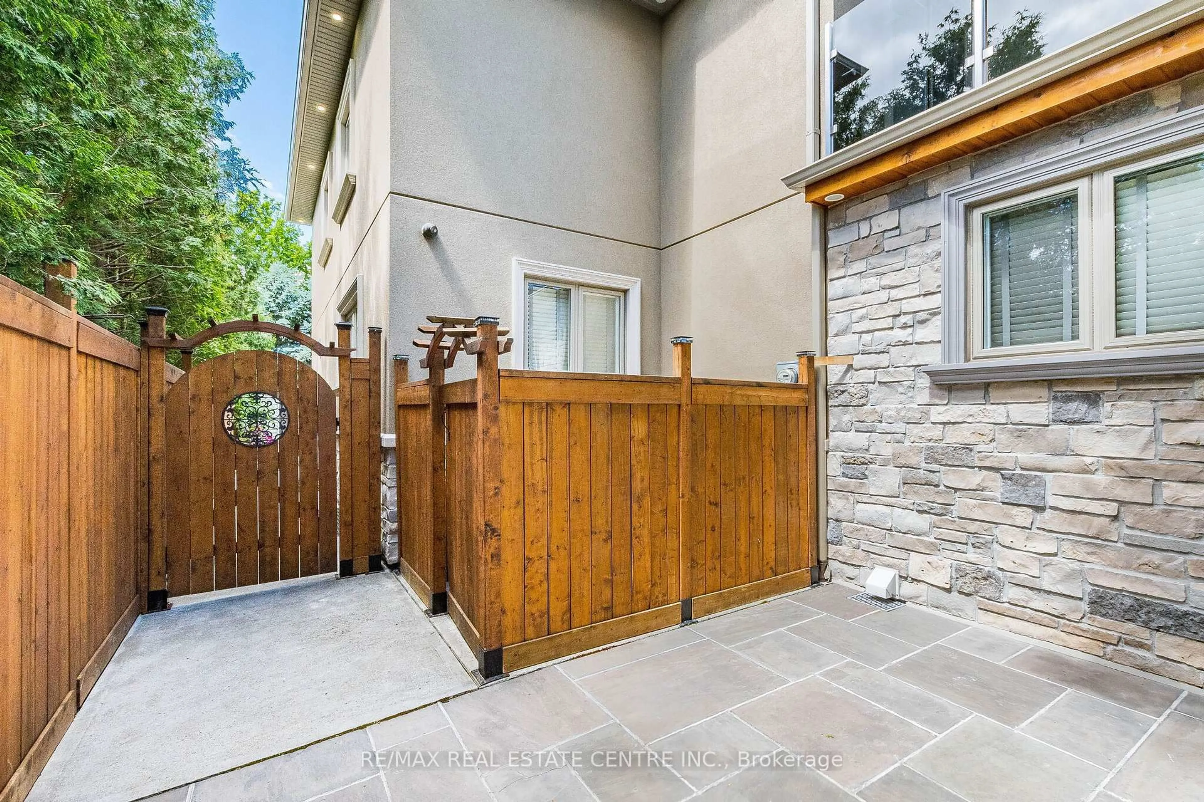 Unknown for 680 Bookham Cres, Mississauga Ontario L4Z 1T9