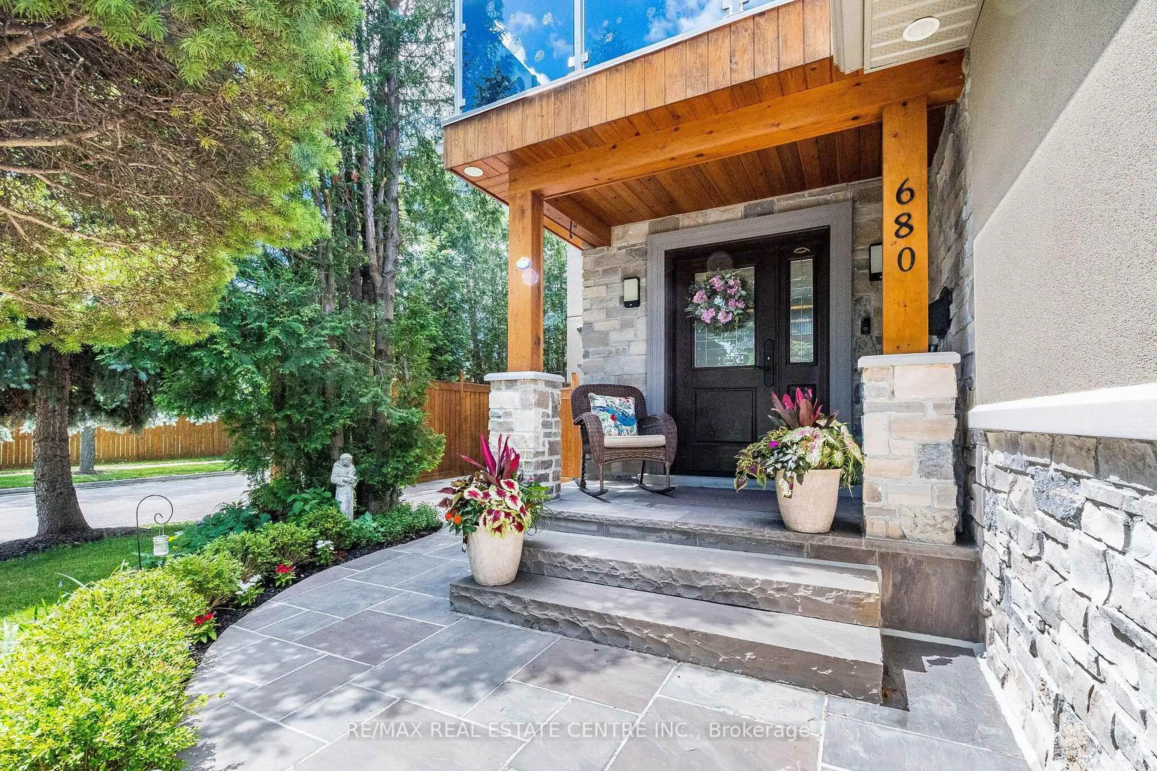 Unknown for 680 Bookham Cres, Mississauga Ontario L4Z 1T9