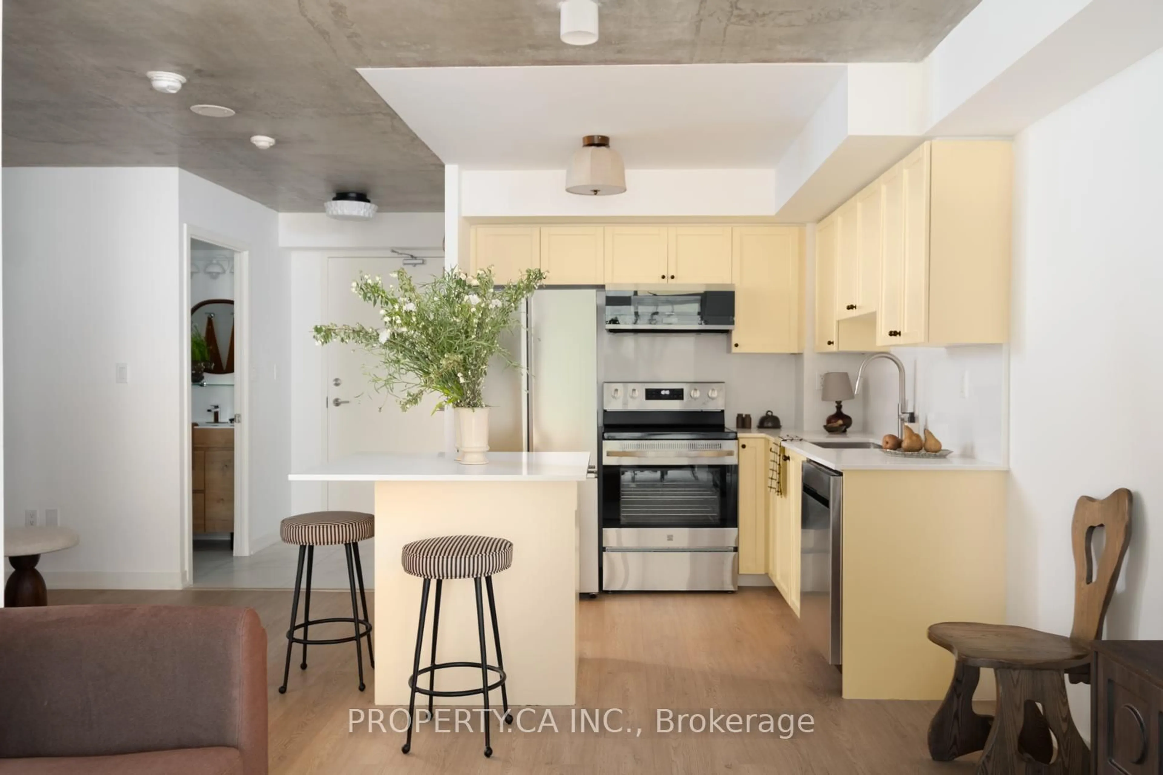 Unknown for 816 Lansdowne Ave #214, Toronto Ontario M6H 4K6