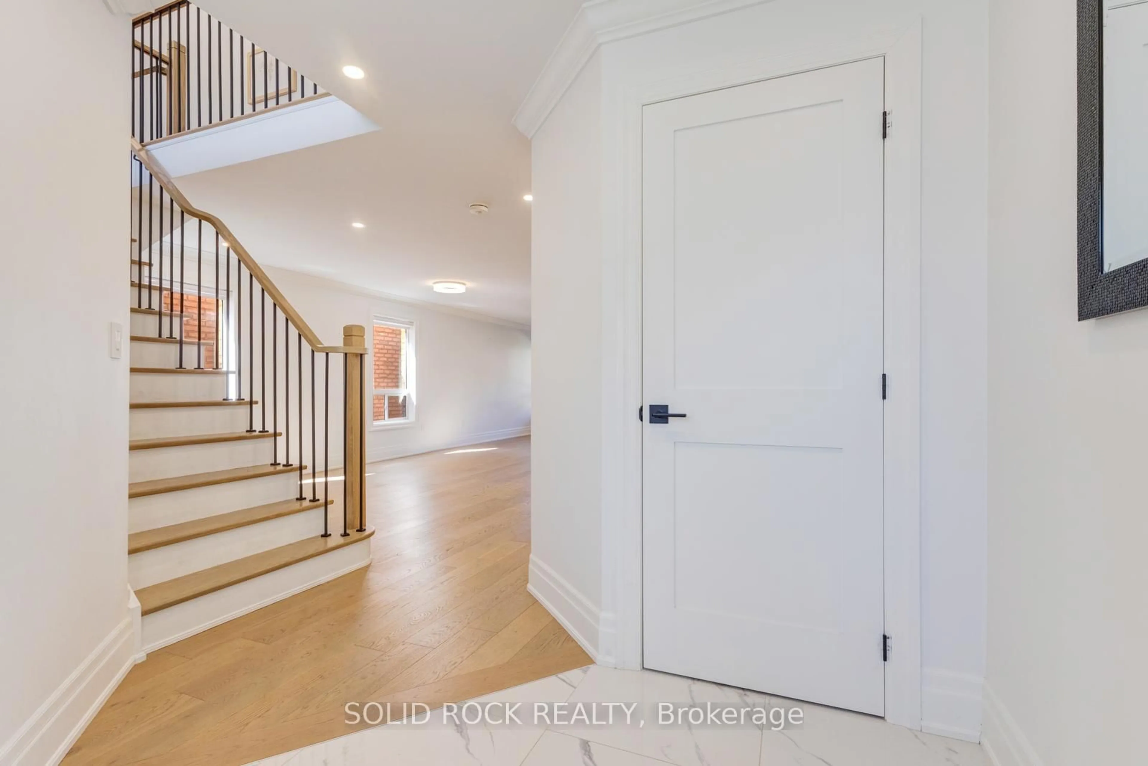 Indoor entryway for 75 Tarquini Cres, Caledon Ontario L7E 2Z5