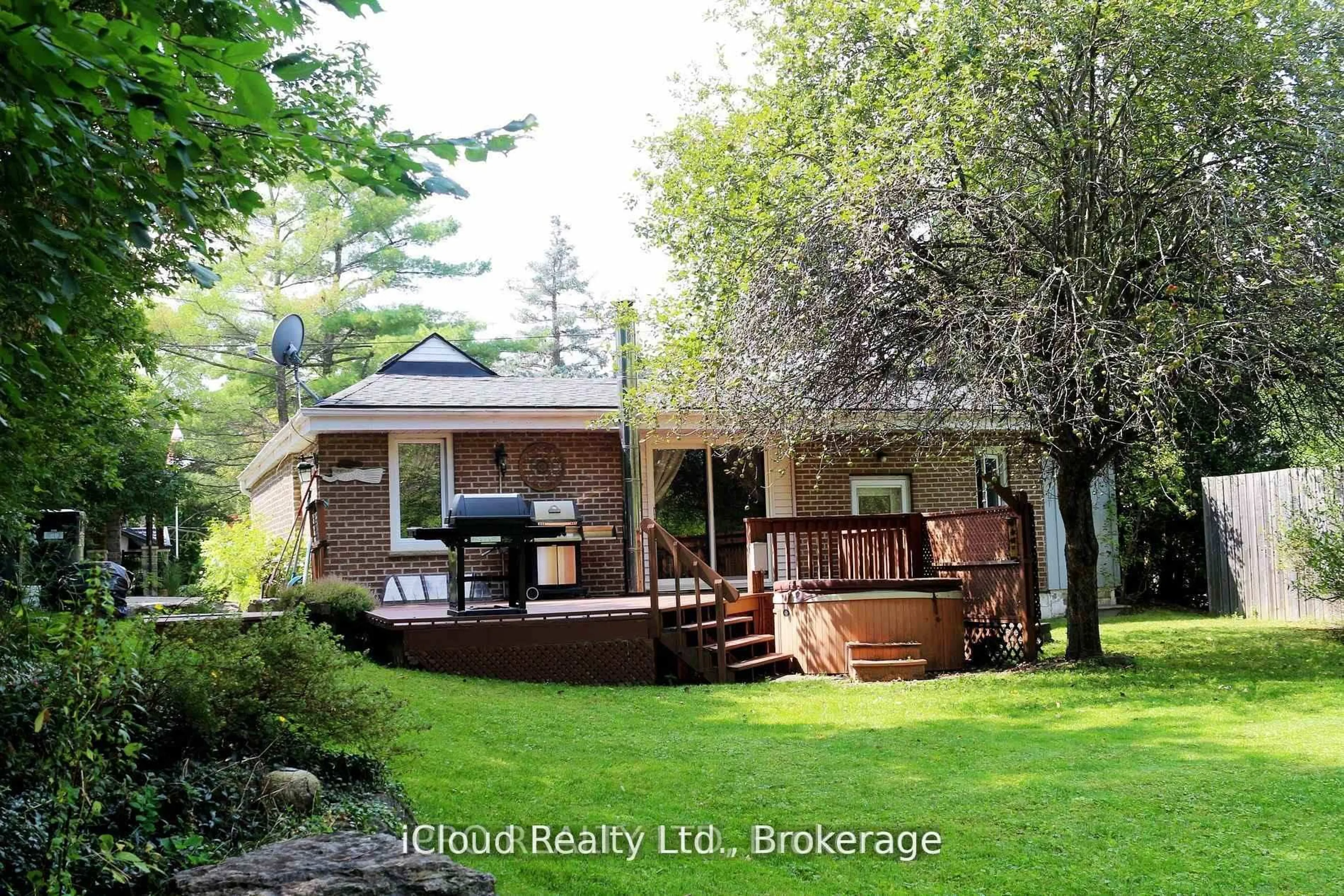 Patio, unknown for 11 Maple Lane, Caledon Ontario L7E 0L3