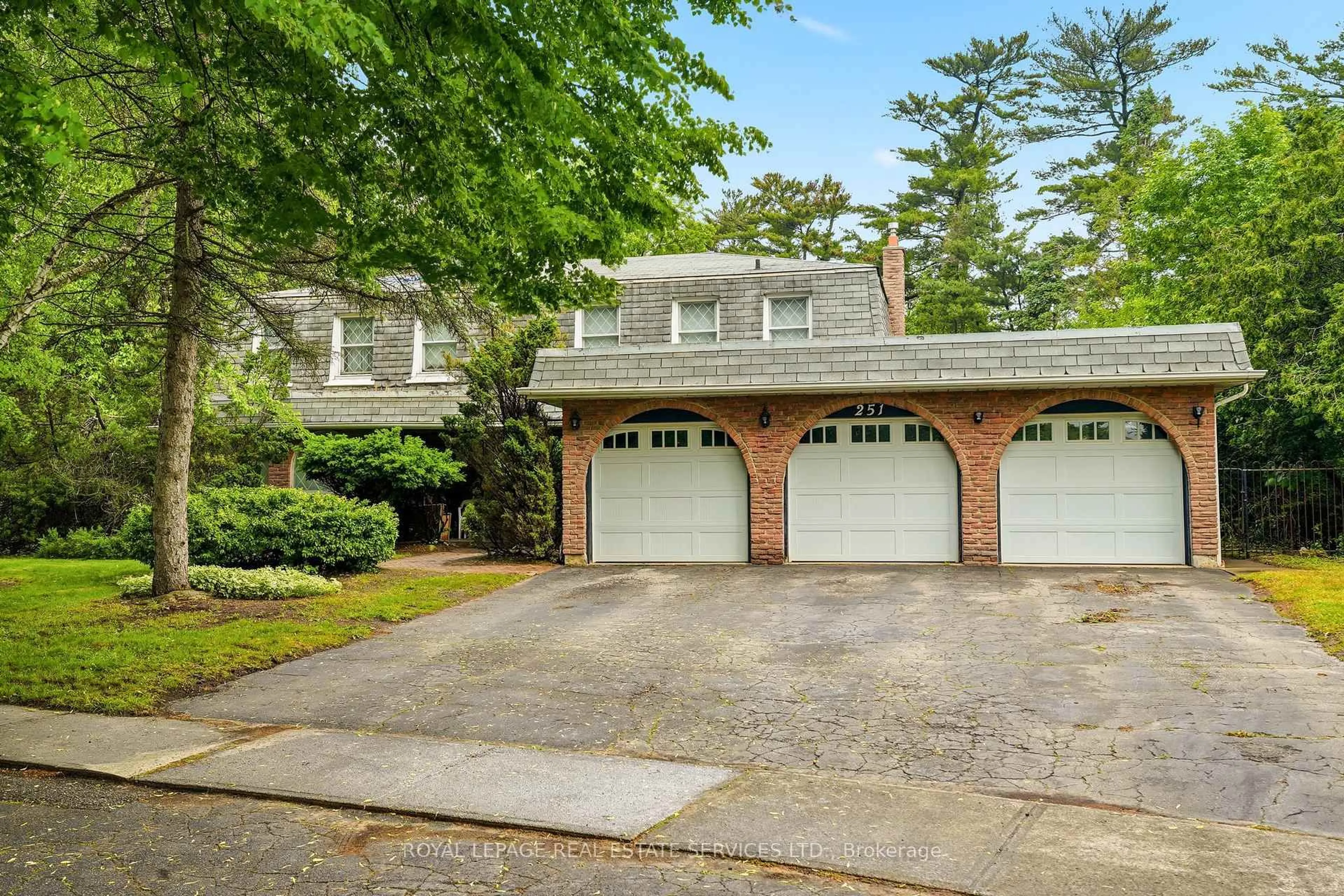 Unknown for 251 Dolphin Crt, Oakville Ontario L6J 5S7