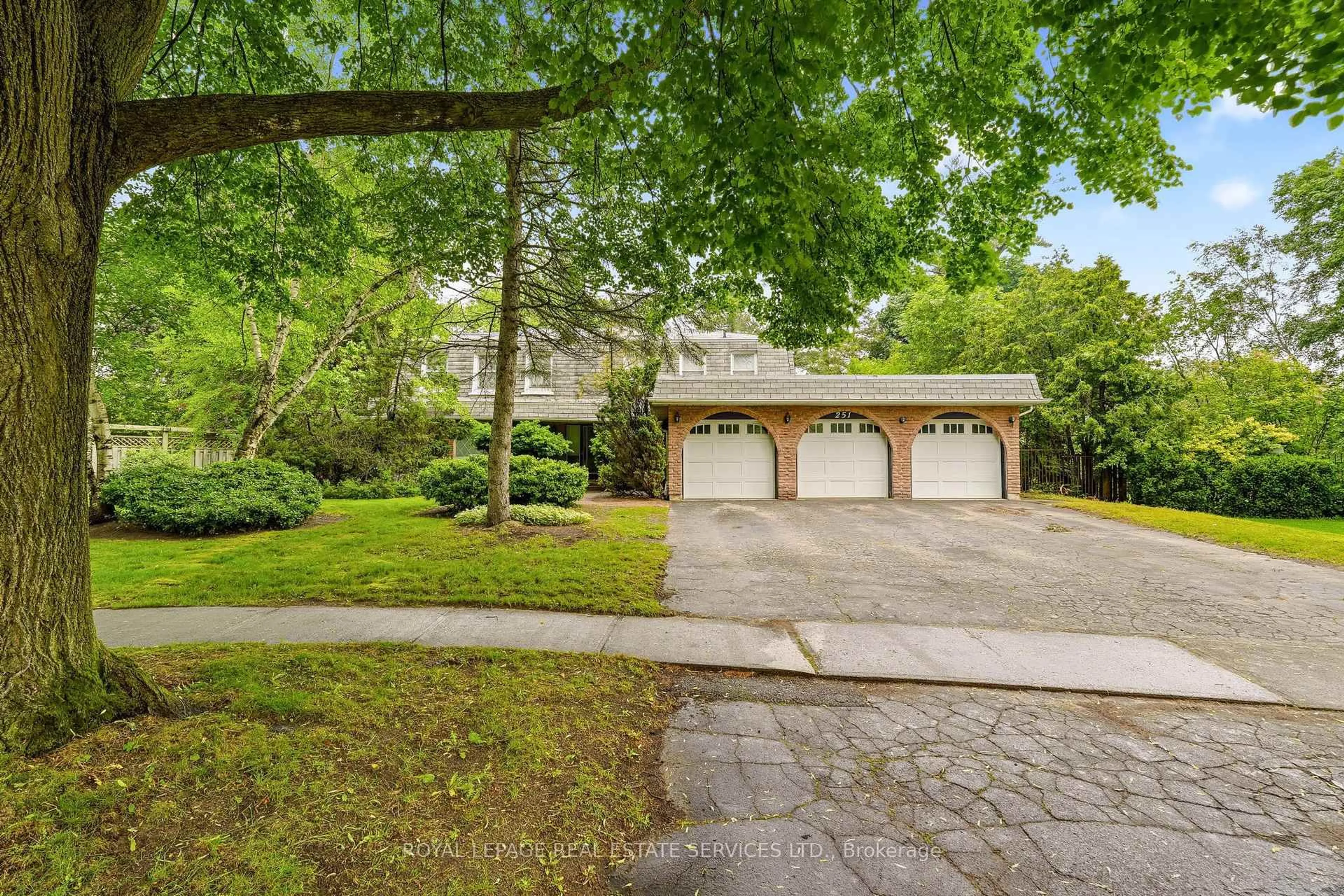 Unknown for 251 Dolphin Crt, Oakville Ontario L6J 5S7