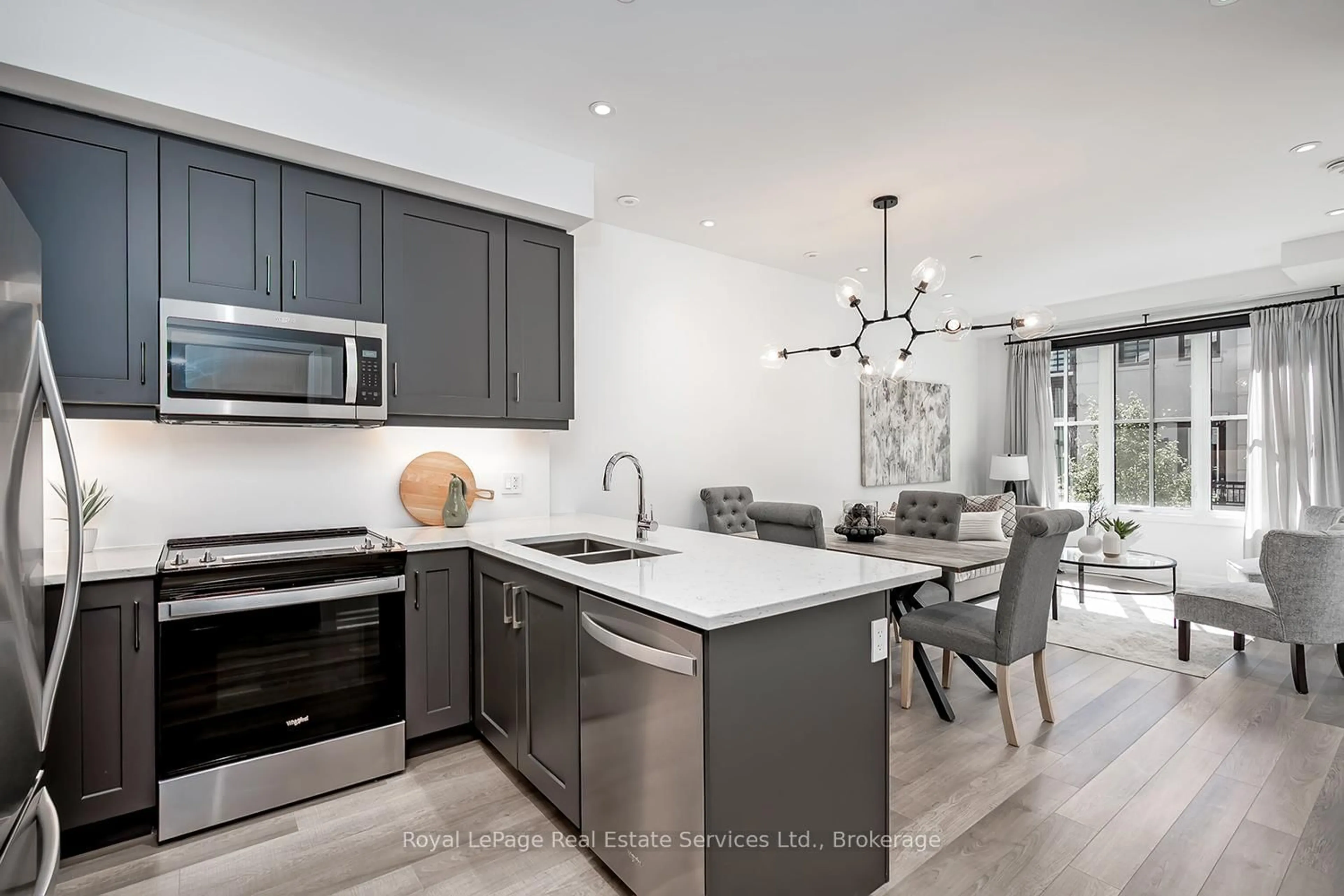 Open concept kitchen, unknown for 665 Cricklewood Dr #723, Mississauga Ontario L5G 0B9