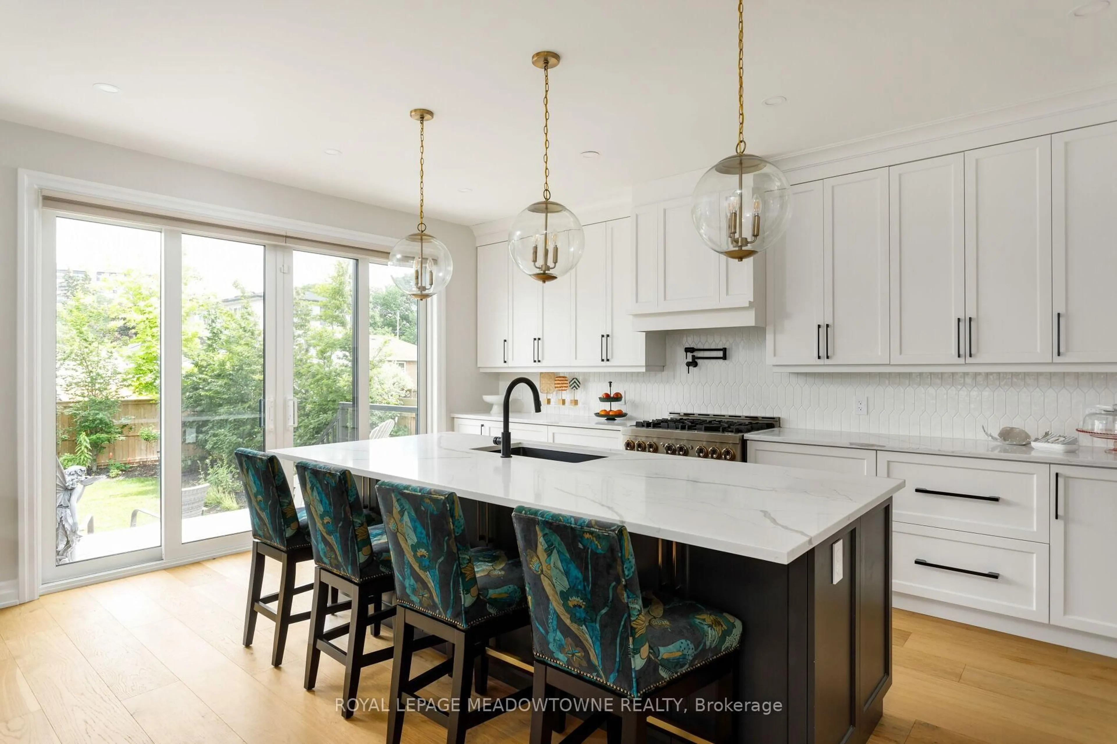 Contemporary kitchen, unknown for 396 Broadway Ave, Milton Ontario L9T 1T7