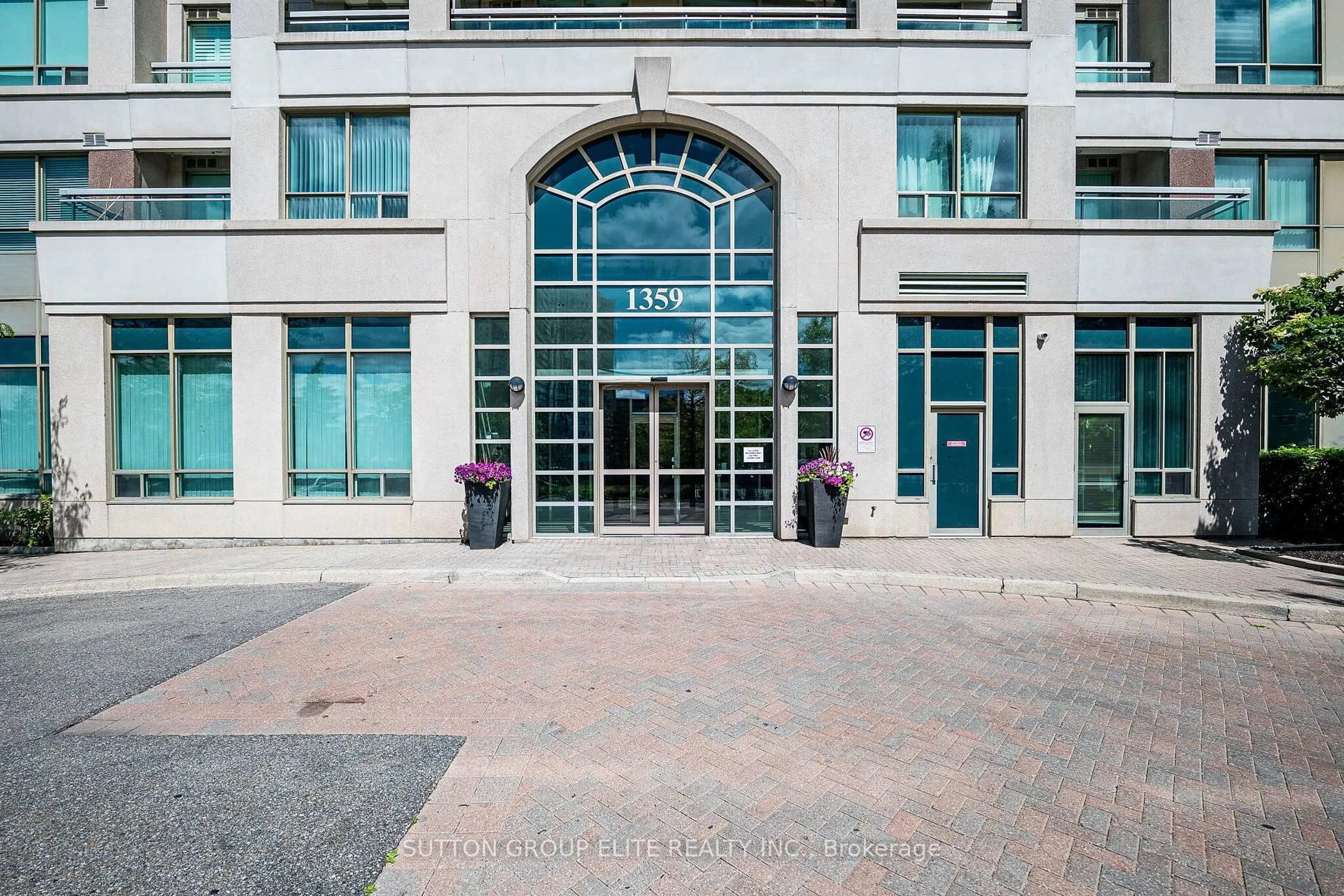Indoor foyer for 1359 Rathburn Rd #308, Mississauga Ontario L4W 5P7