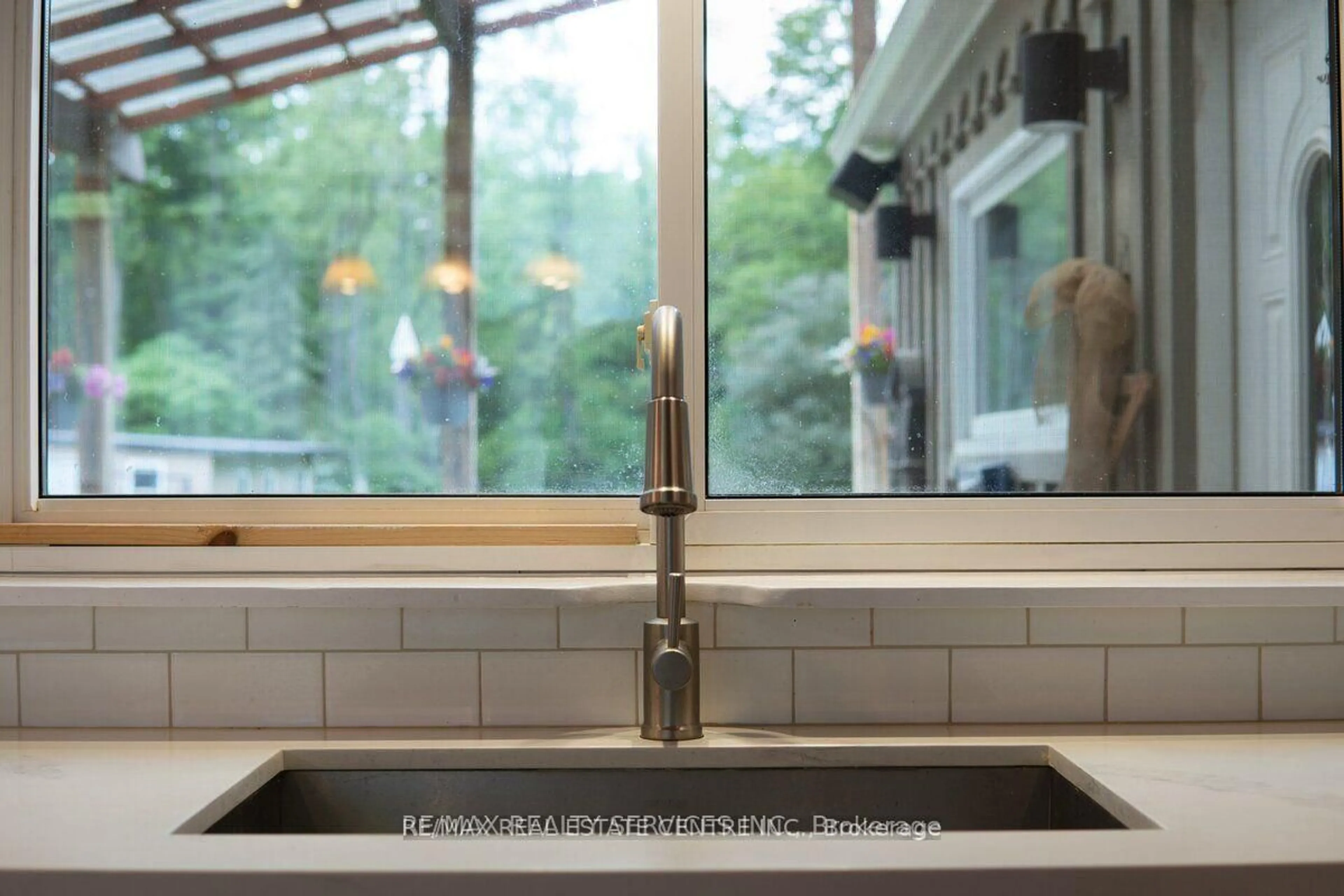 Contemporary kitchen, ceramic/tile floor for 104 Kennedy Rd, Caledon Ontario L7C 2A7