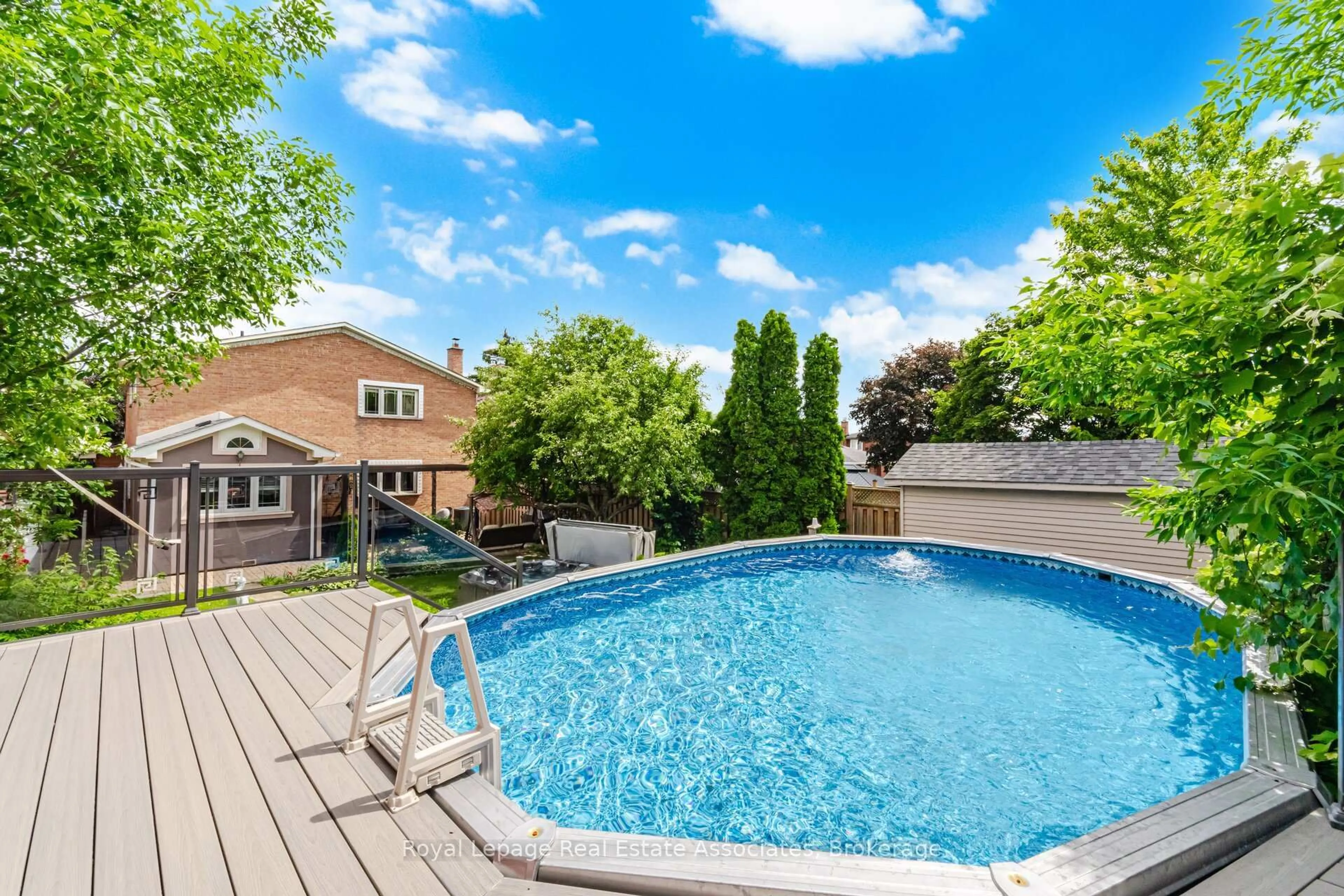 Pool for 1311 Underwood Dr, Mississauga Ontario L4W 3M9