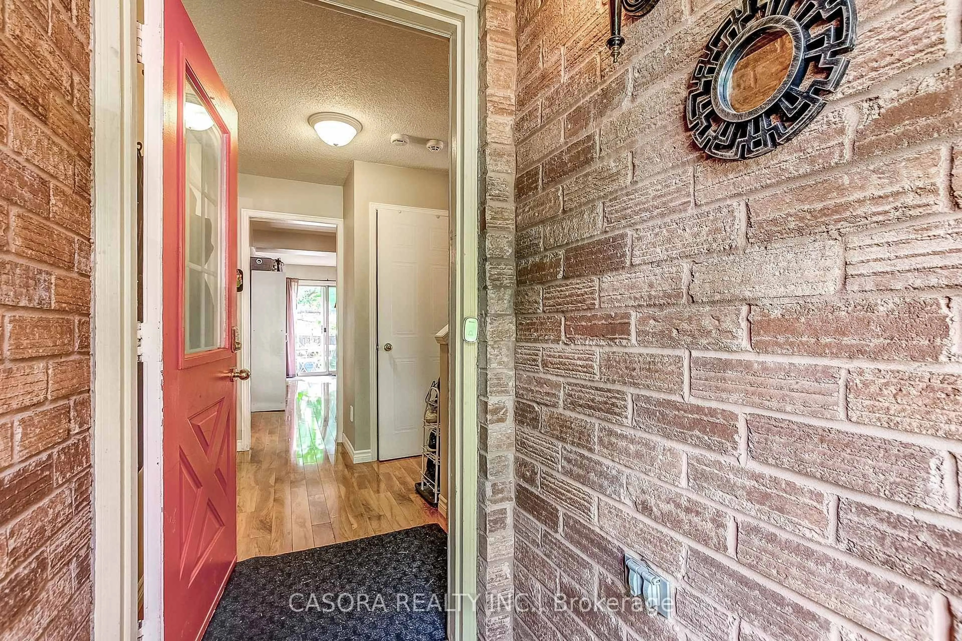 Indoor entryway for 2461 HEADON FOREST Dr, Burlington Ontario L7M 3L4