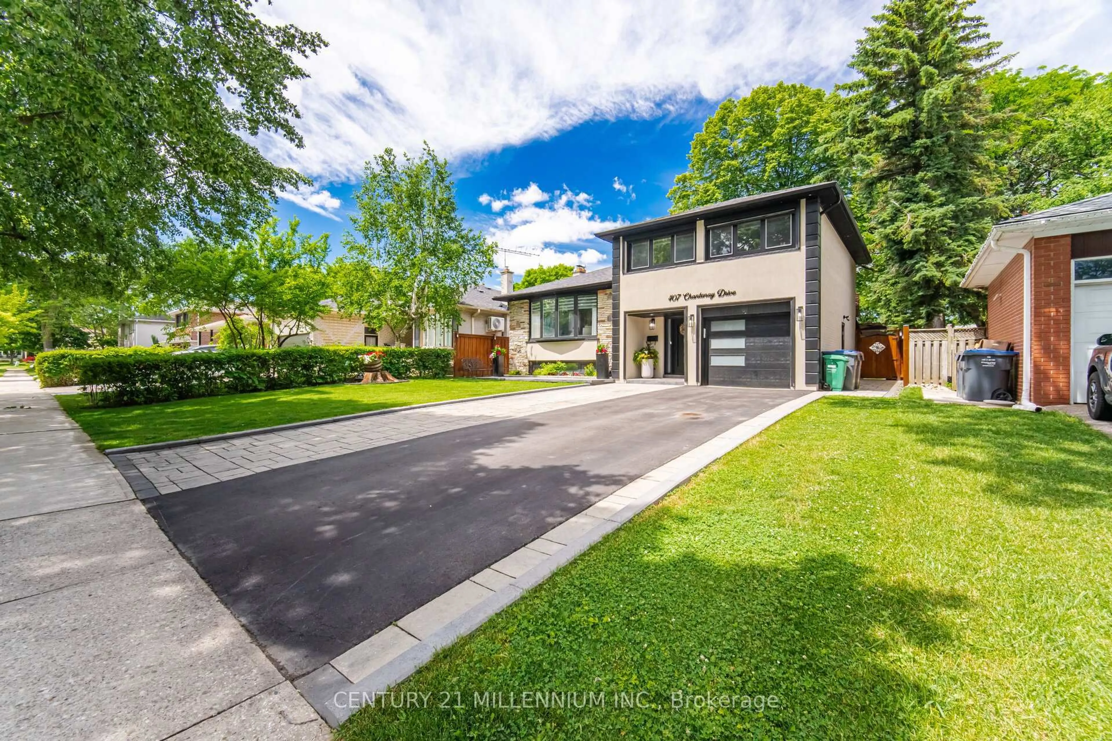 A pic from outside/outdoor area/front of a property/back of a property/a pic from drone, street for 407 Chantenay Dr, Mississauga Ontario L5A 1E9
