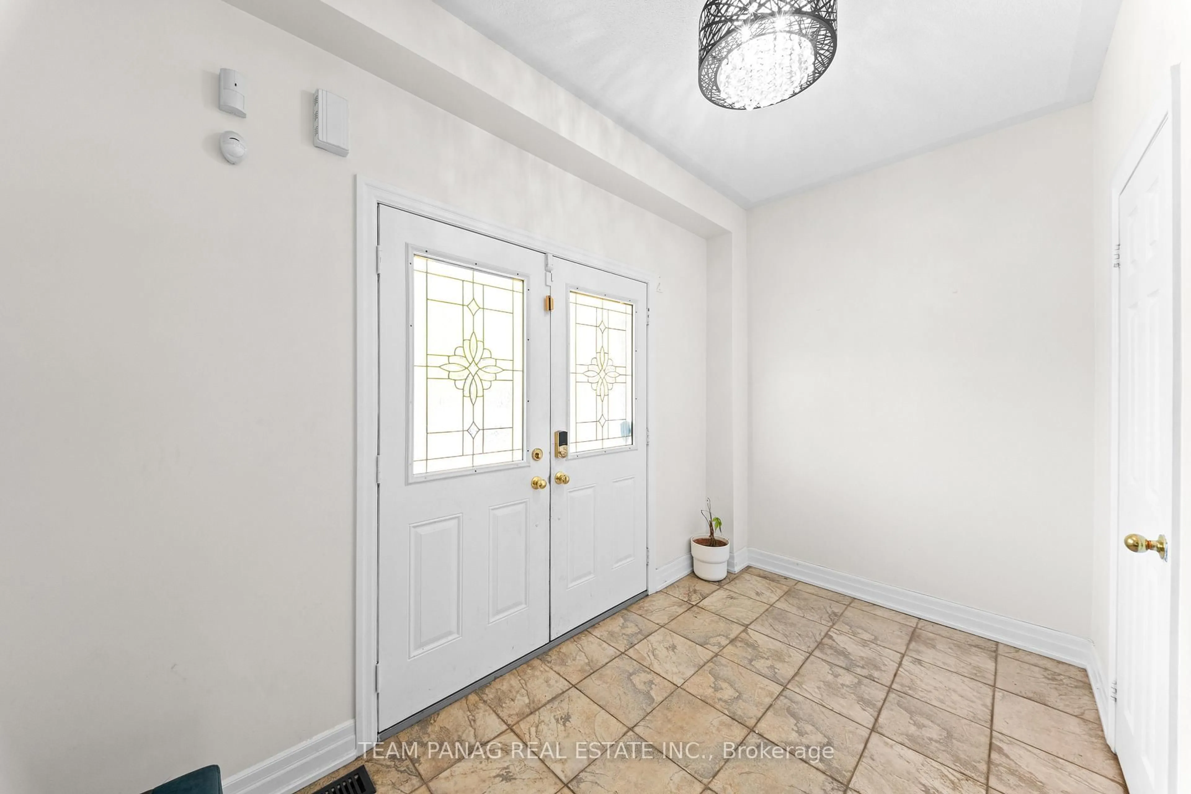 Indoor entryway for 146 Degrassi Cove Circ, Brampton Ontario L6X 0N8