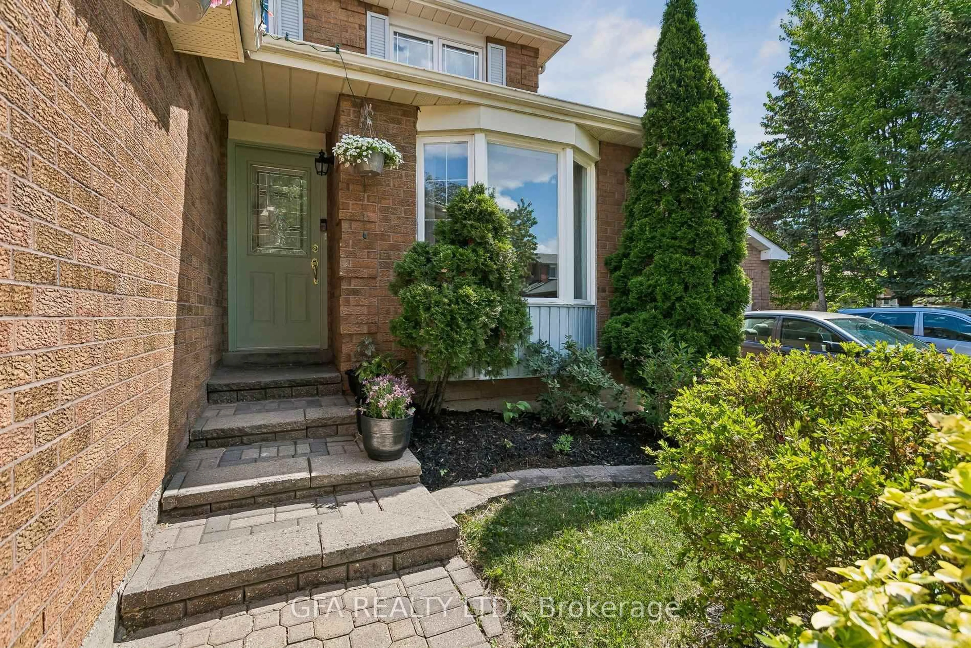 Home with brick exterior material, street for 3220 Turnstone Cres, Mississauga Ontario L5L 5L4