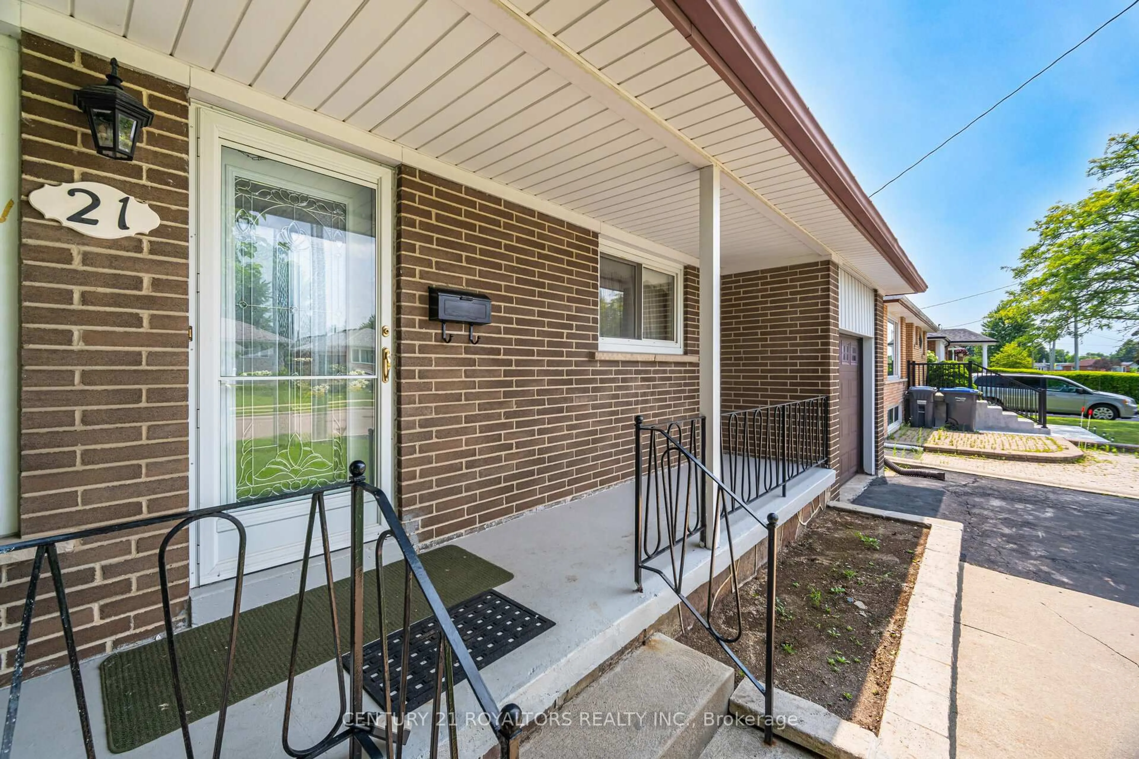 Unknown for 21 Jersey Ave, Brampton Ontario L6W 1L5