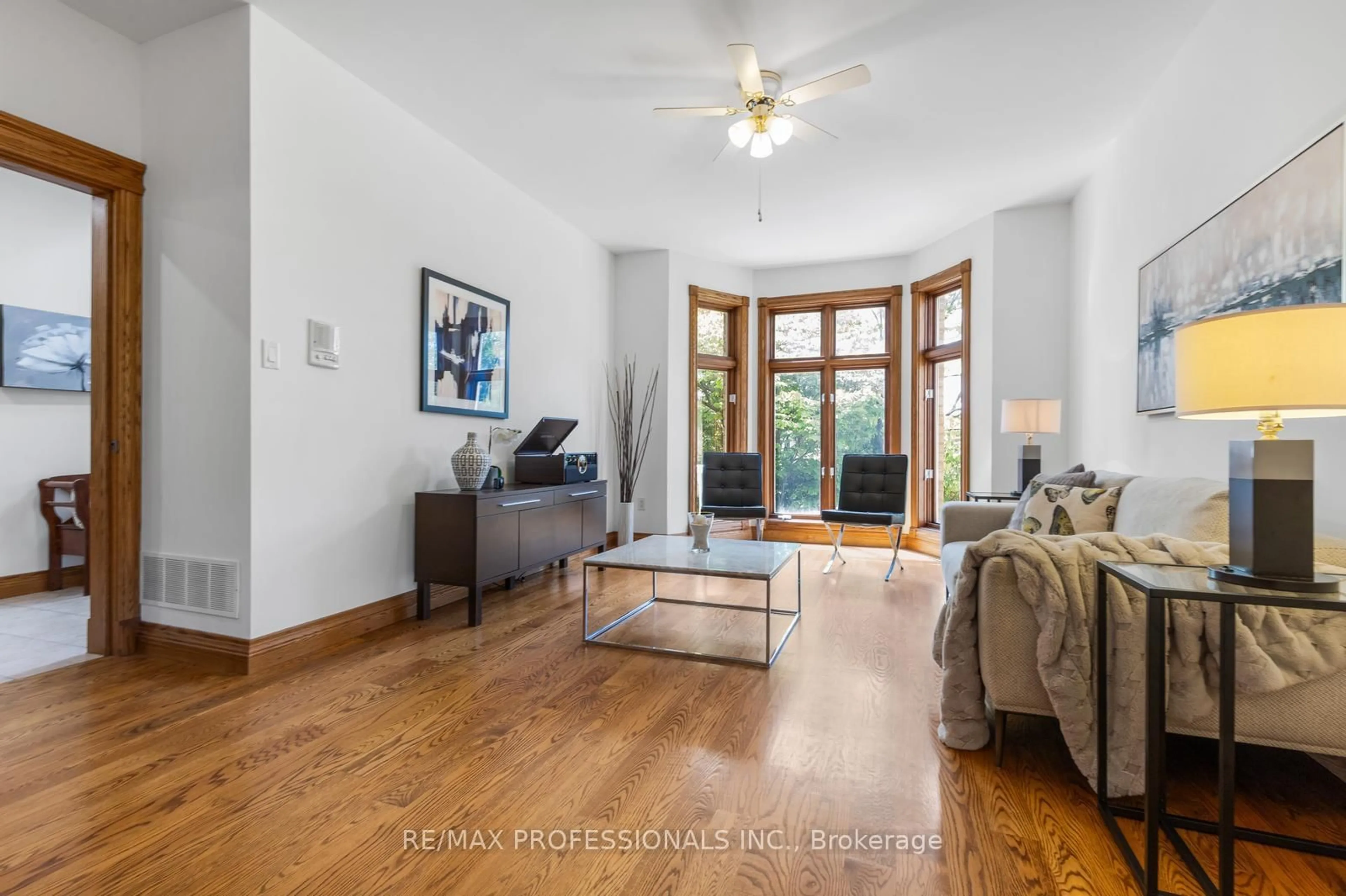 Living room with furniture, unknown for 152 Evans Ave, Toronto Ontario M8Z 1H9