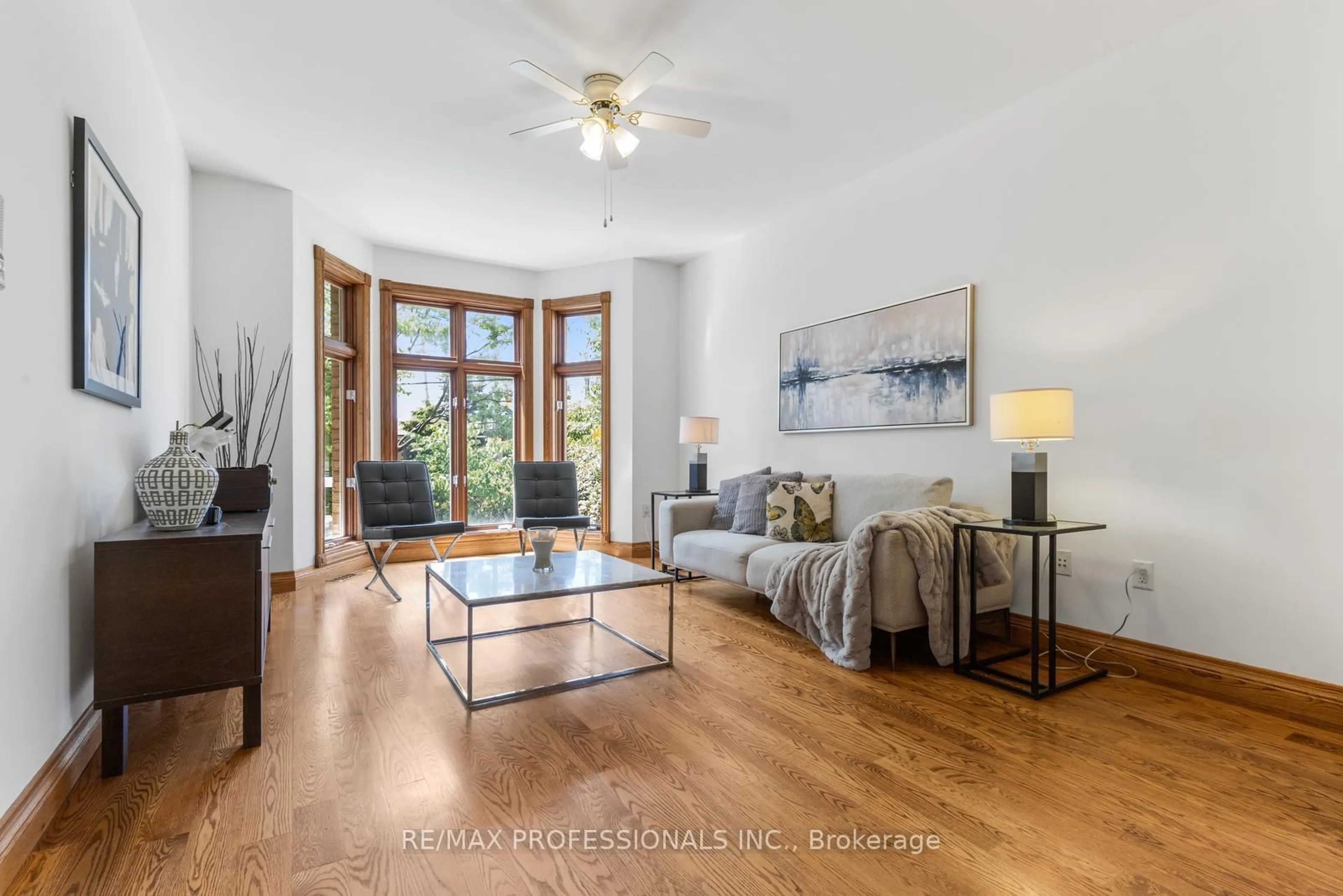 Living room with furniture, unknown for 152 Evans Ave, Toronto Ontario M8Z 1H9