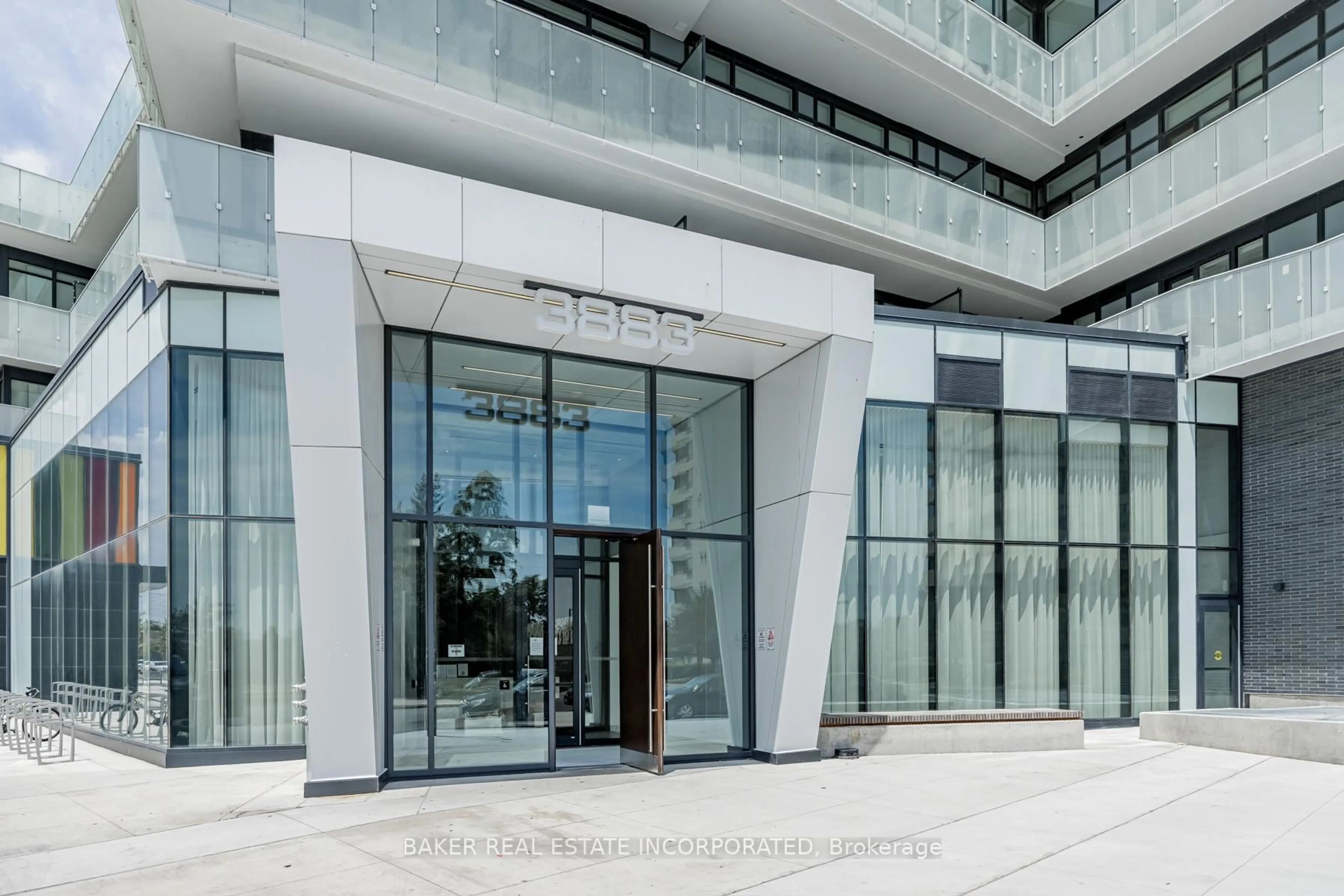 Indoor foyer for 3883 Quartz Rd #205, Mississauga Ontario L5B 0M4