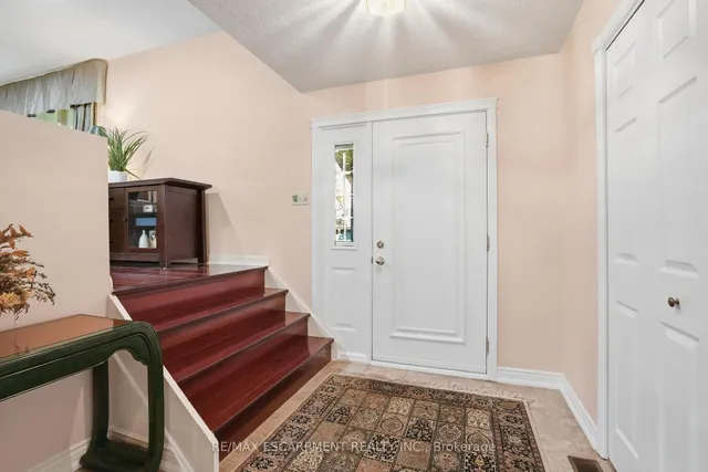 1321 Fairway Crt, Burlington 4