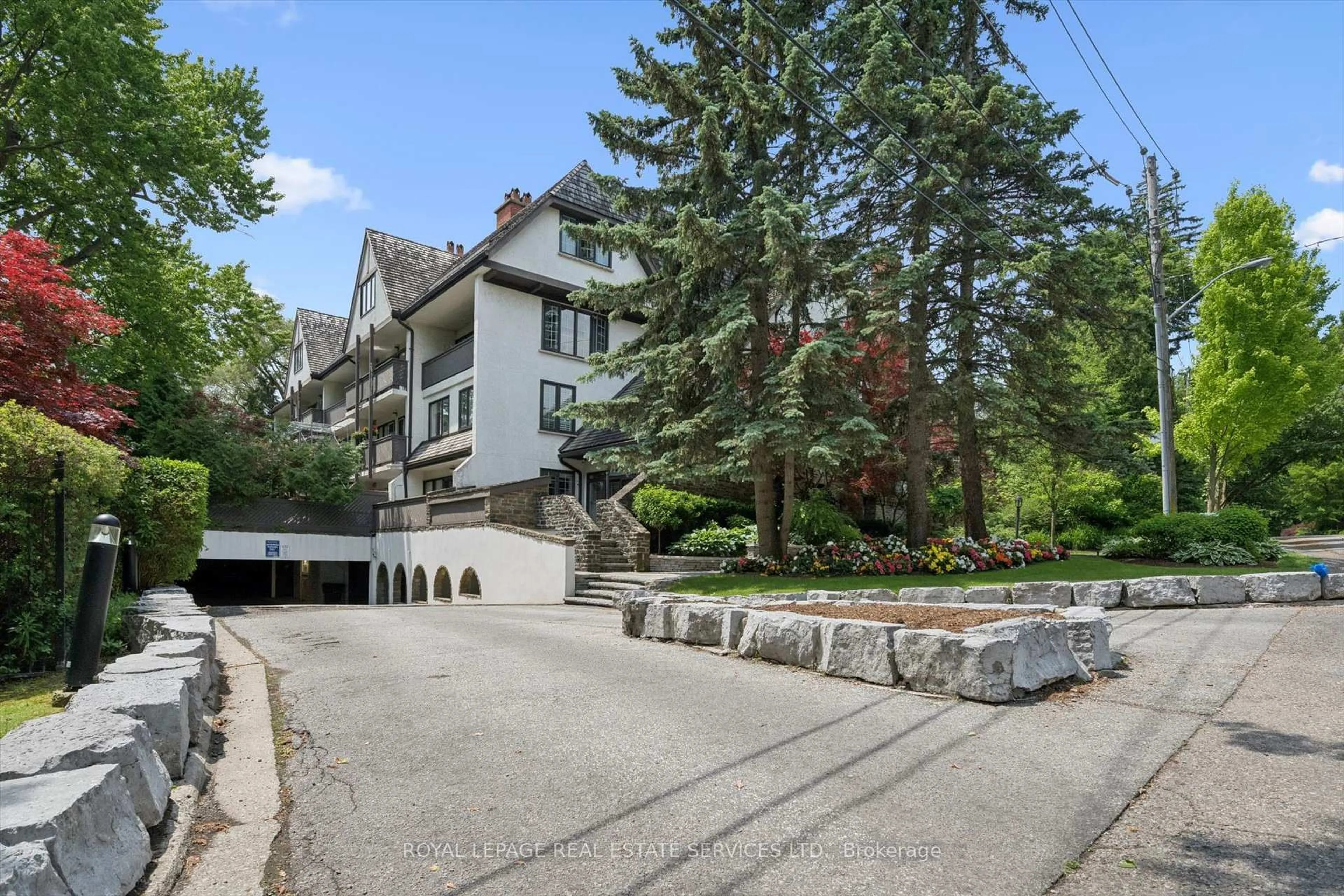 Patio, street for 71 Old Mill Rd #305, Toronto Ontario M8X 1G9
