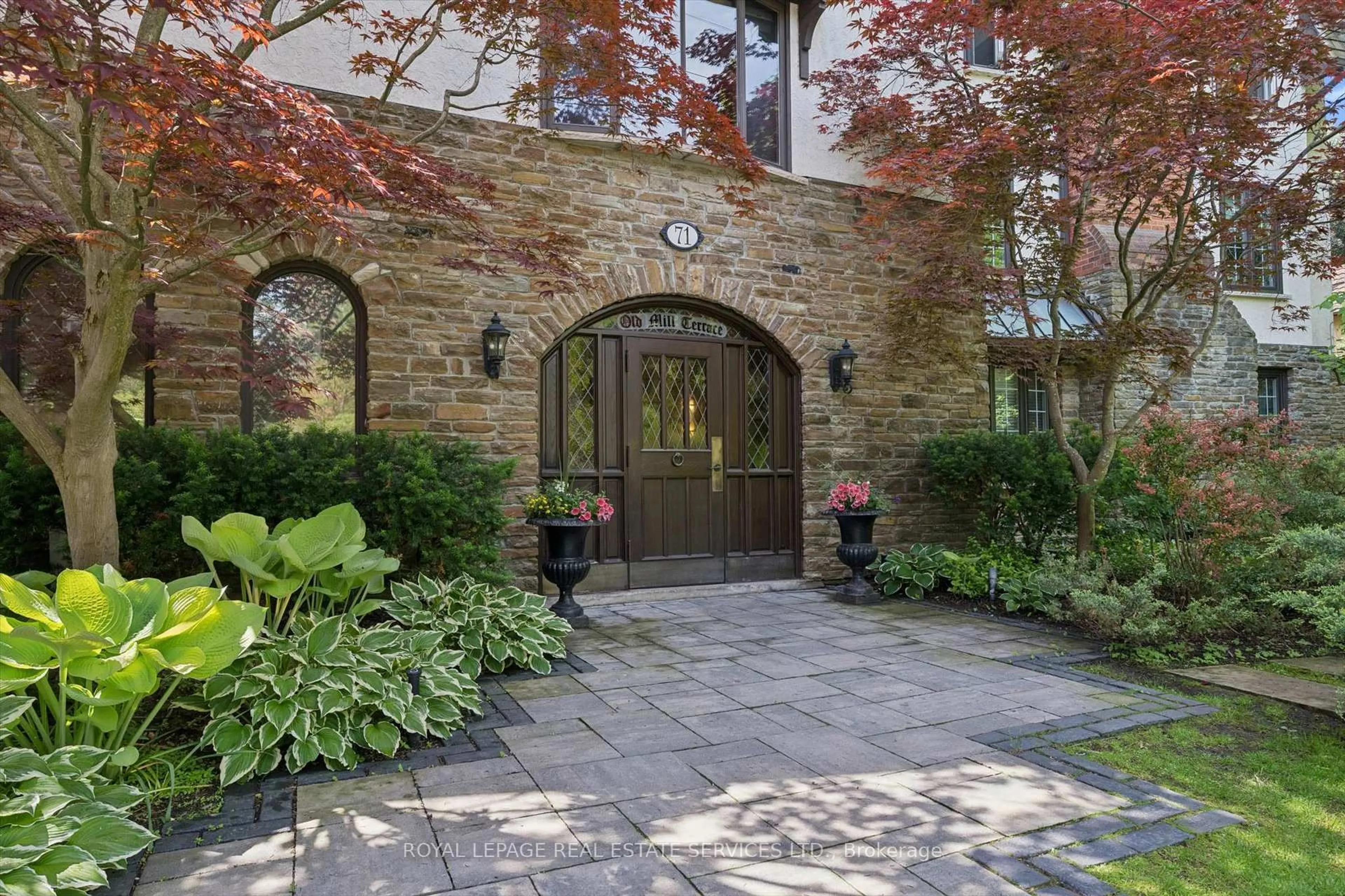 Patio, street for 71 Old Mill Rd #305, Toronto Ontario M8X 1G9