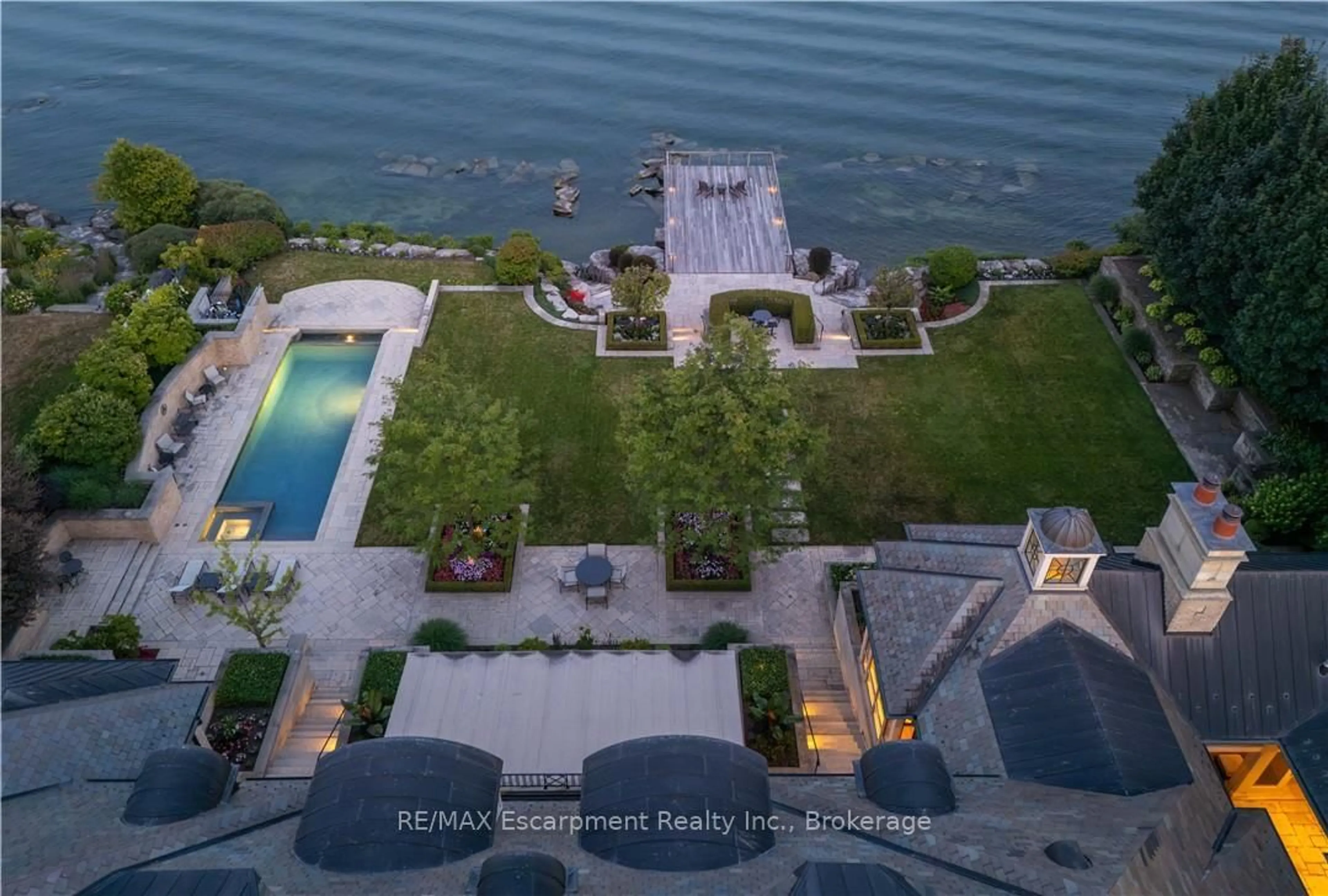 A pic from outside/outdoor area/front of a property/back of a property/a pic from drone, water/lake/river/ocean view for 2054 Lakeshore Rd, Oakville Ontario L6J 1M3