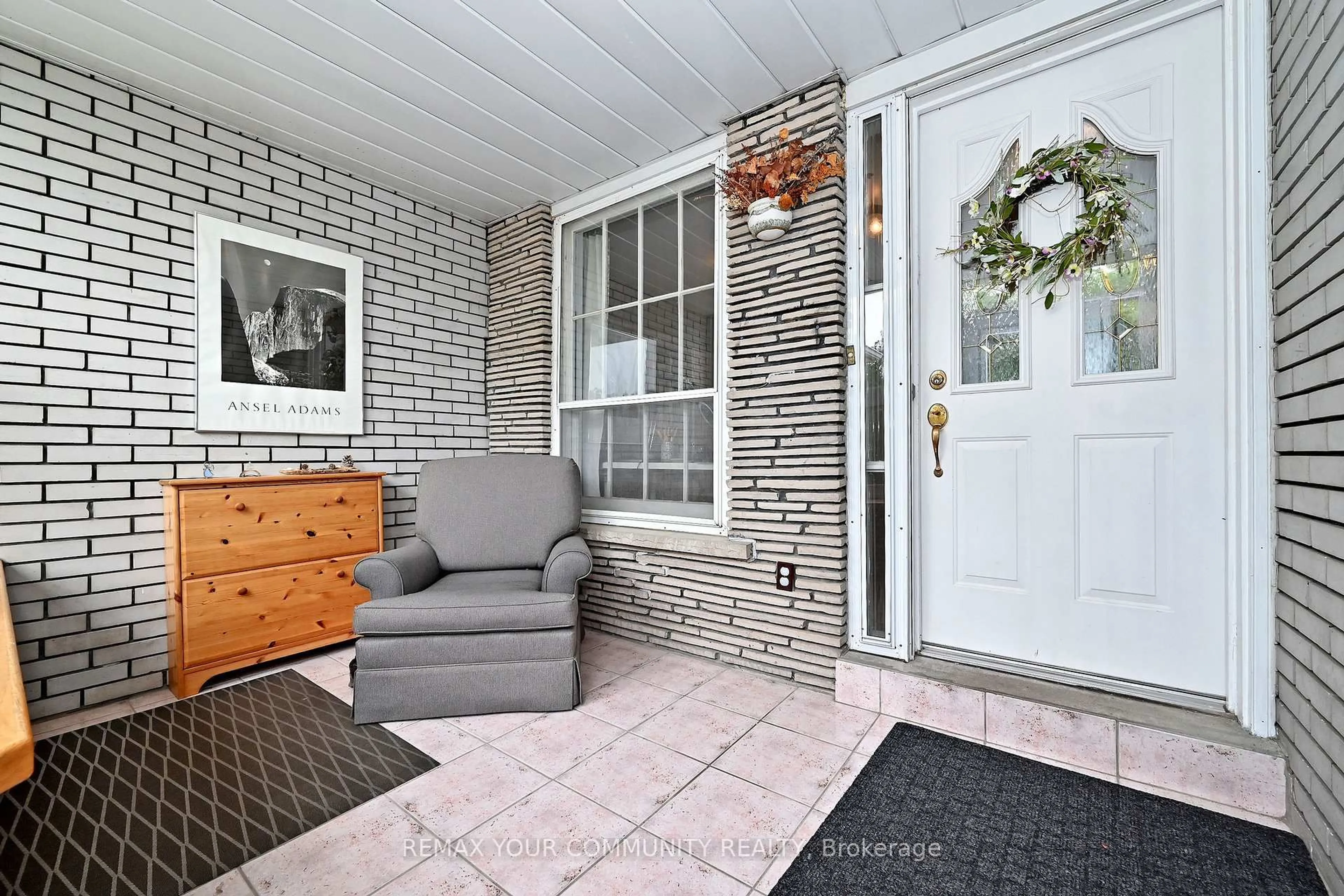 Indoor entryway for 3271 Havenwood Dr, Mississauga Ontario L4X 2M2