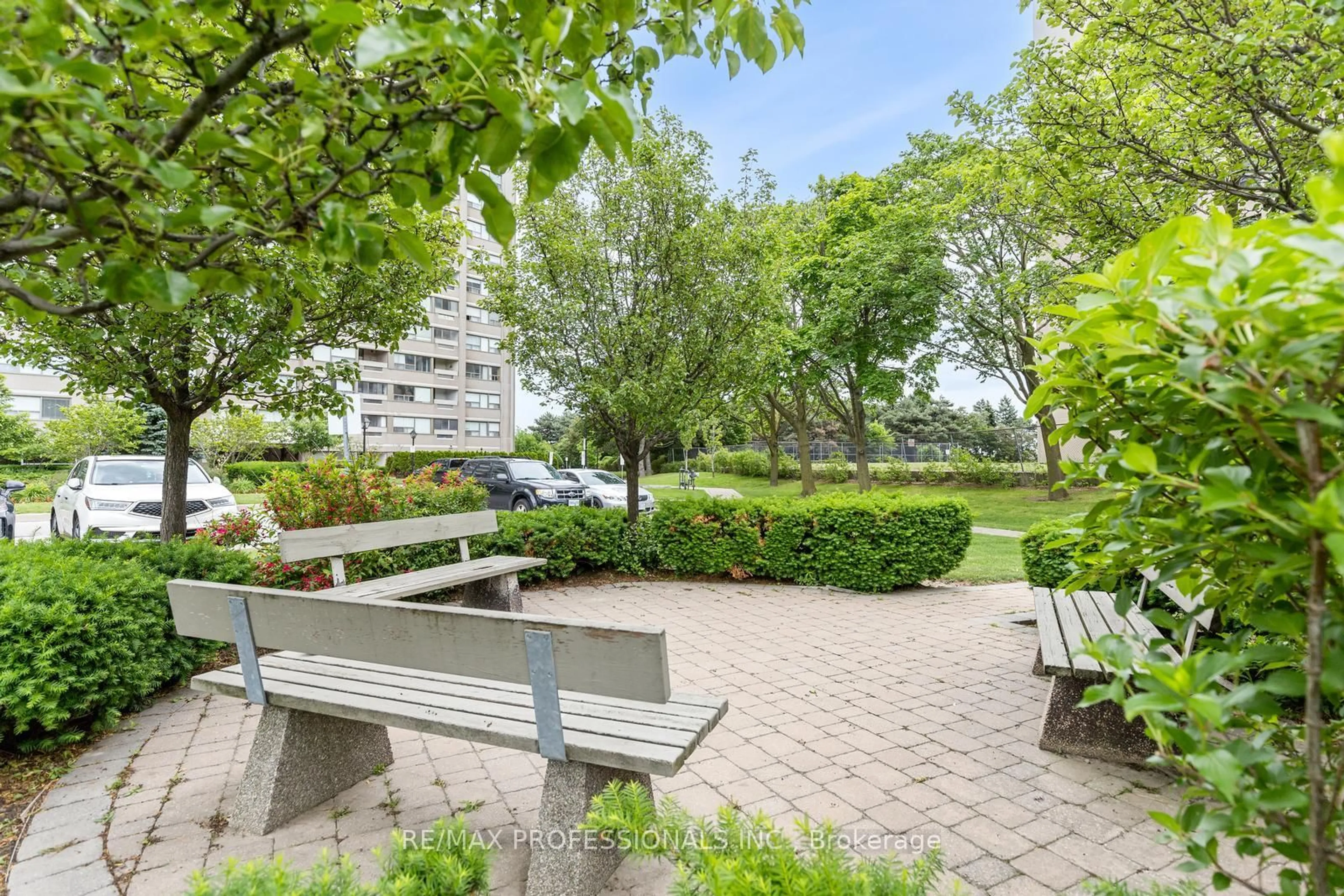 Patio, street for 475 The West Mall #406, Toronto Ontario M9C 4Z3