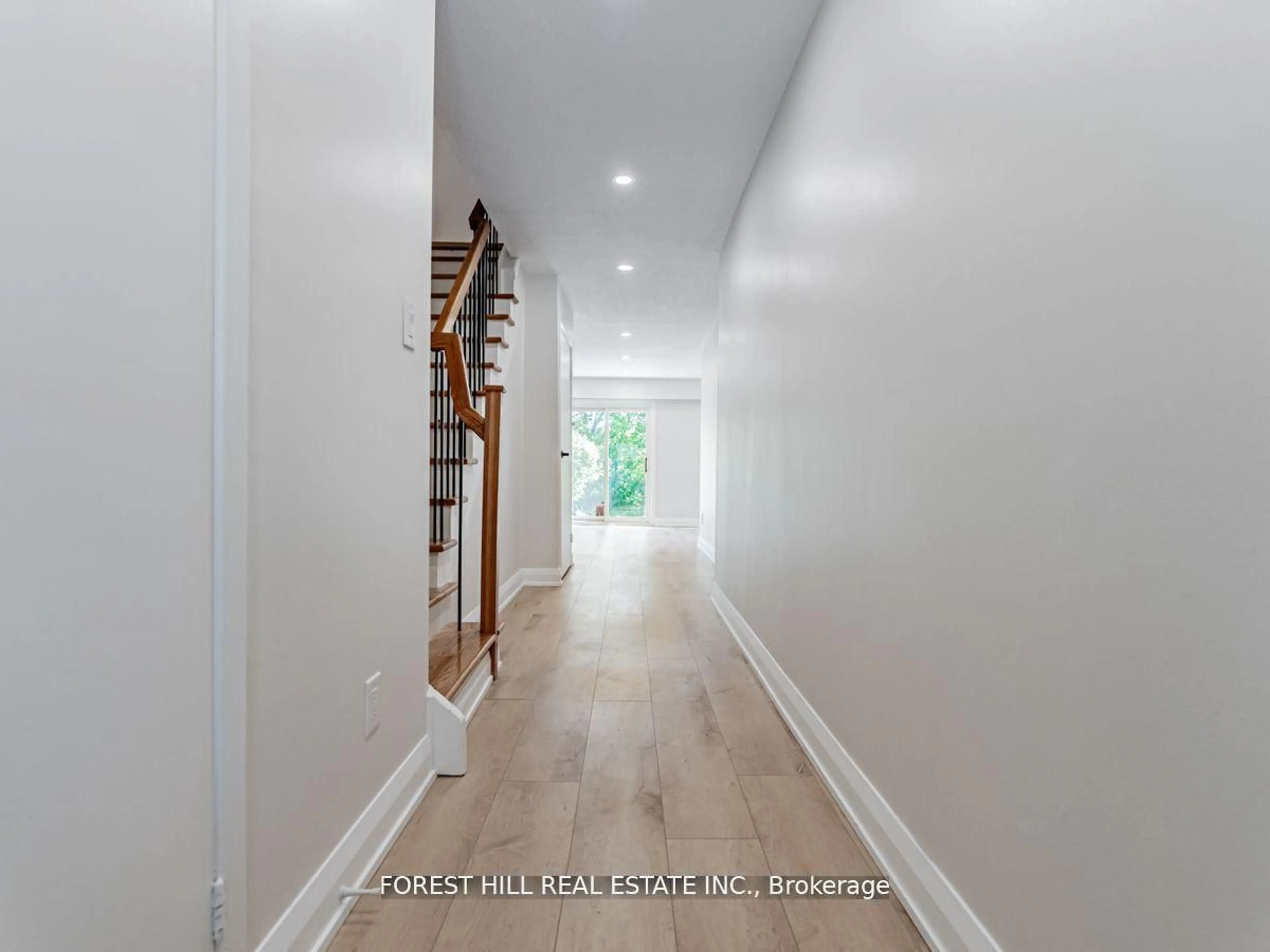 Indoor entryway for 2120 Rathburn Rd #37, Mississauga Ontario L4W 2S8