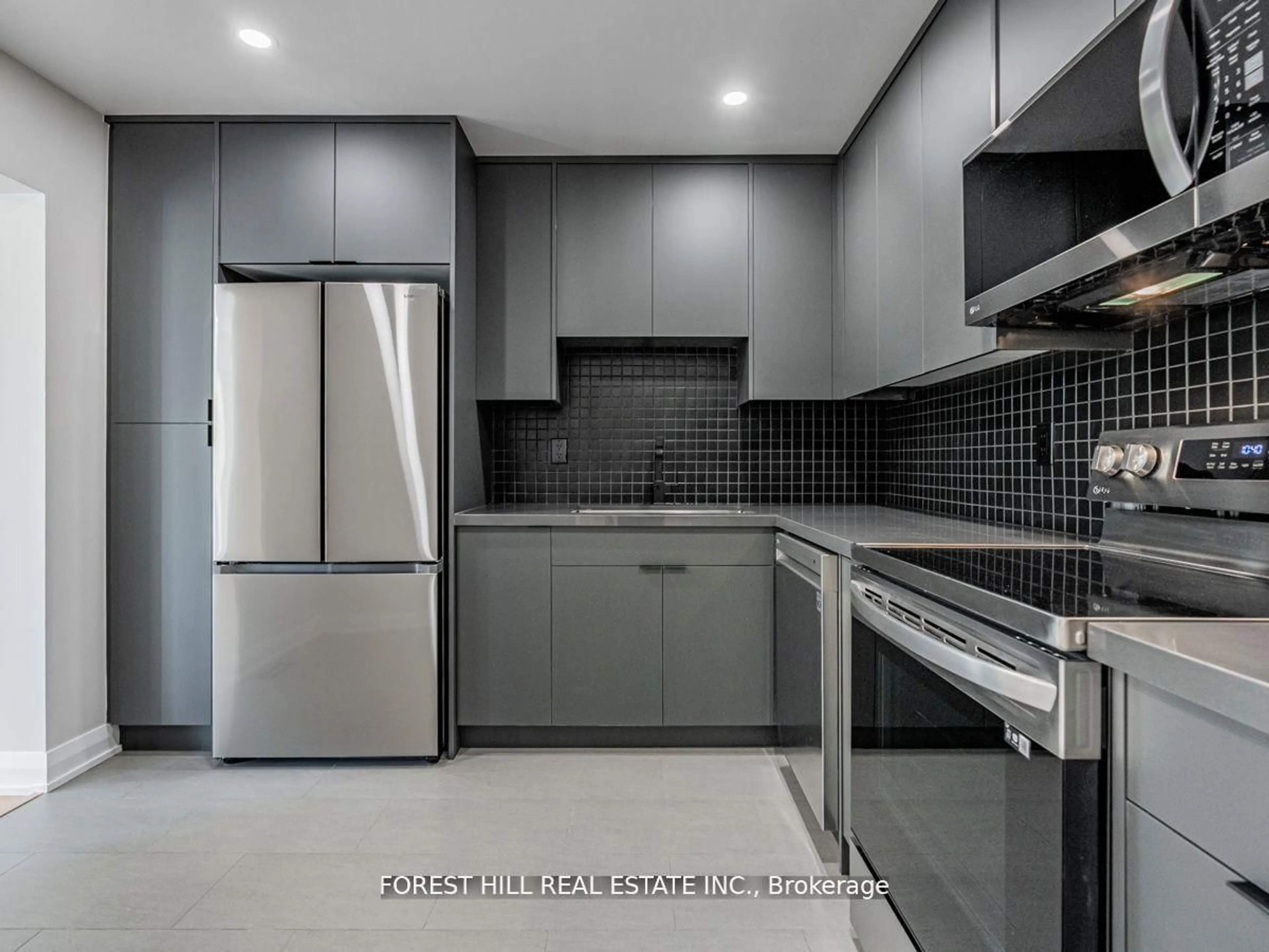 Contemporary kitchen, unknown for 2120 Rathburn Rd #37, Mississauga Ontario L4W 2S8