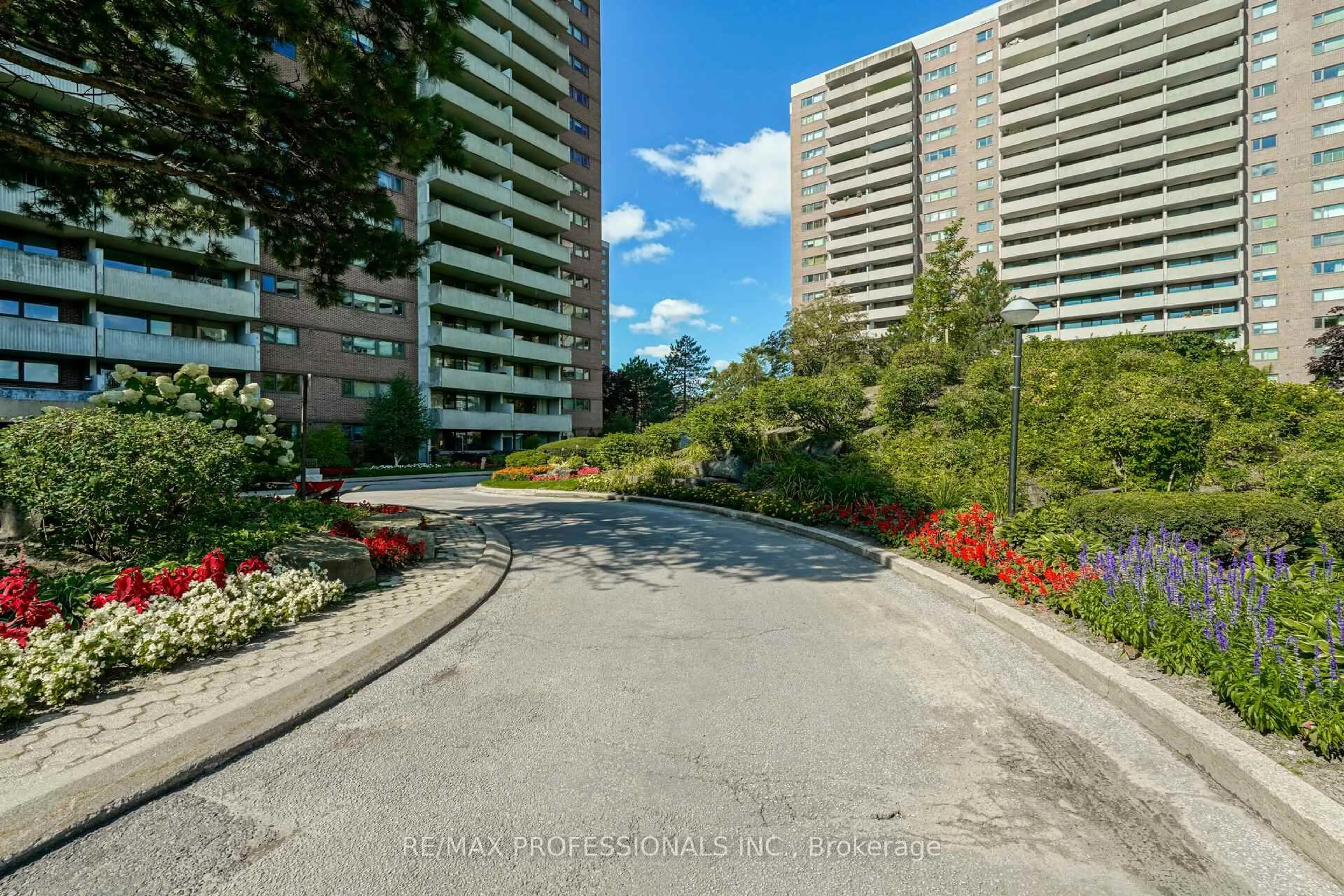 Patio, city buildings view from balcony for 250 Scarlett Rd #1907, Toronto Ontario M6N 4X5