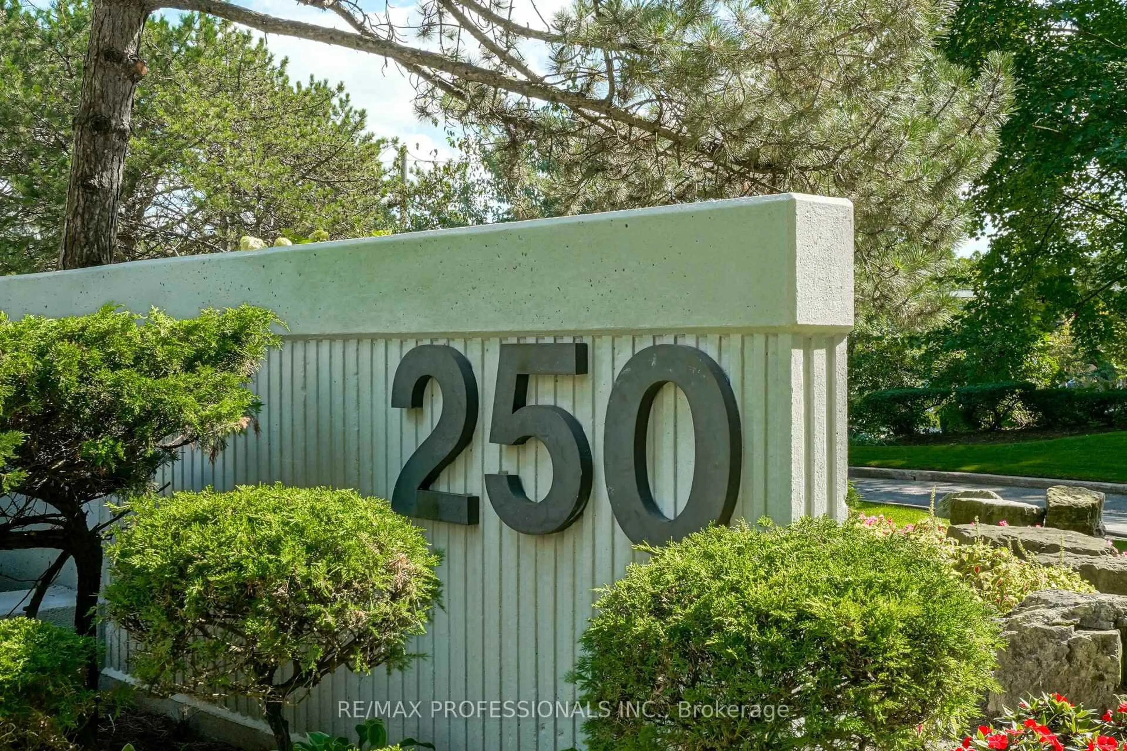 Unknown for 250 Scarlett Rd #1907, Toronto Ontario M6N 4X5