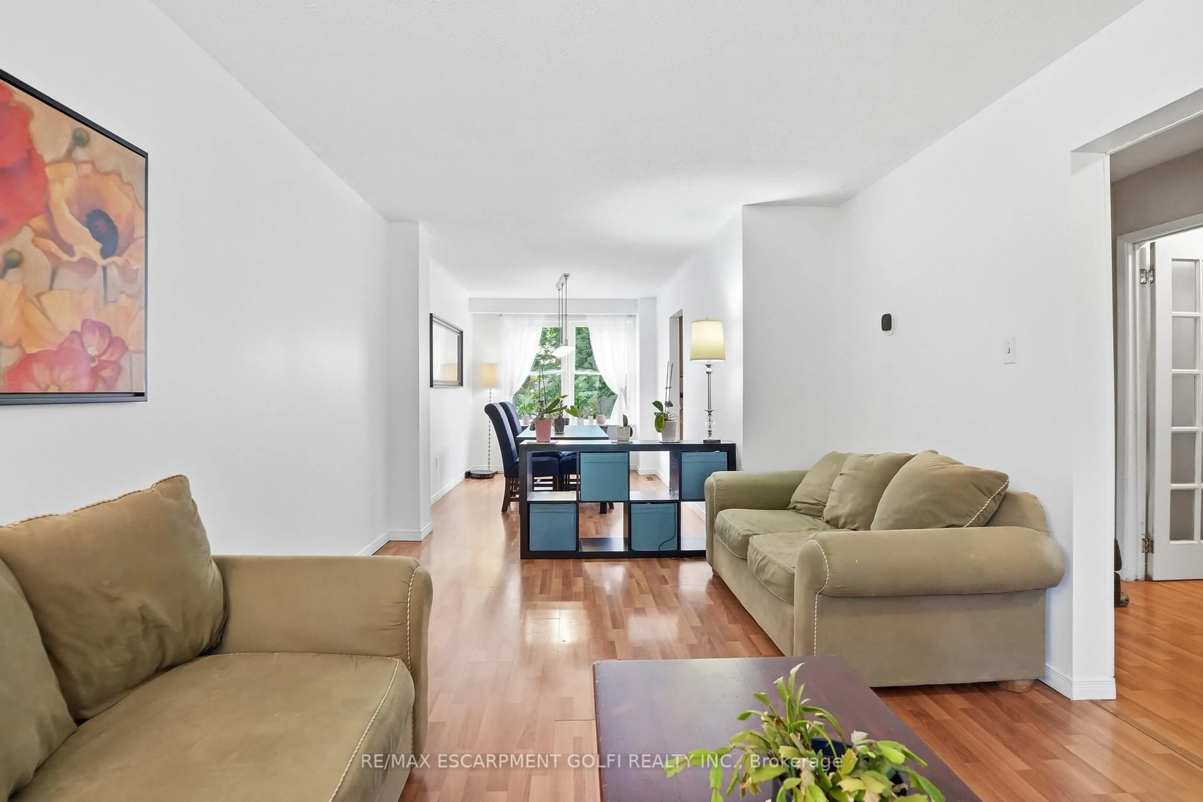 Living room with furniture, unknown for 2277 Mountain Grove Ave #39, Burlington Ontario L7P 2H8