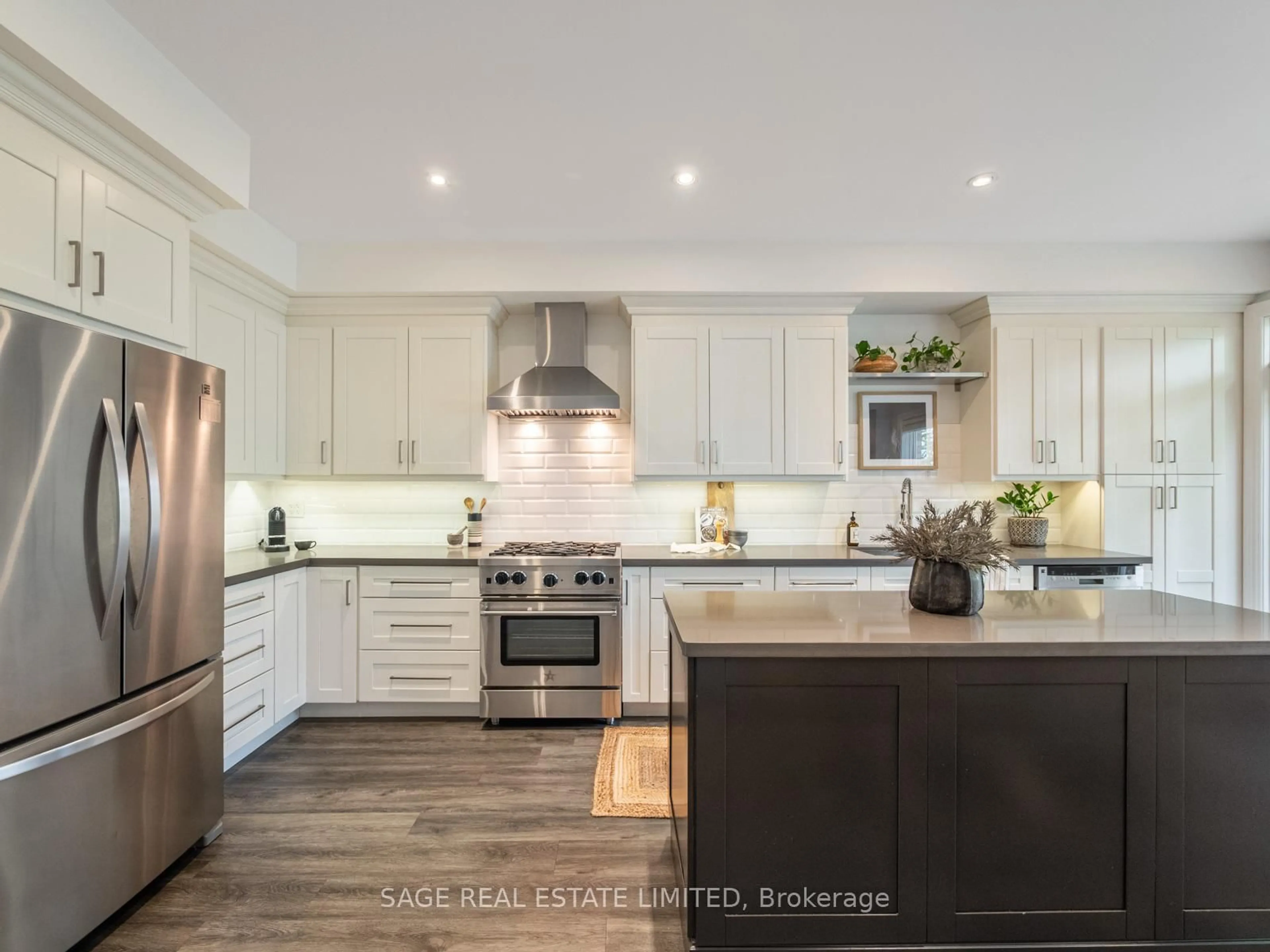 Open concept kitchen, unknown for 3071 Treadwells Dr #5, Mississauga Ontario L4X 1L5