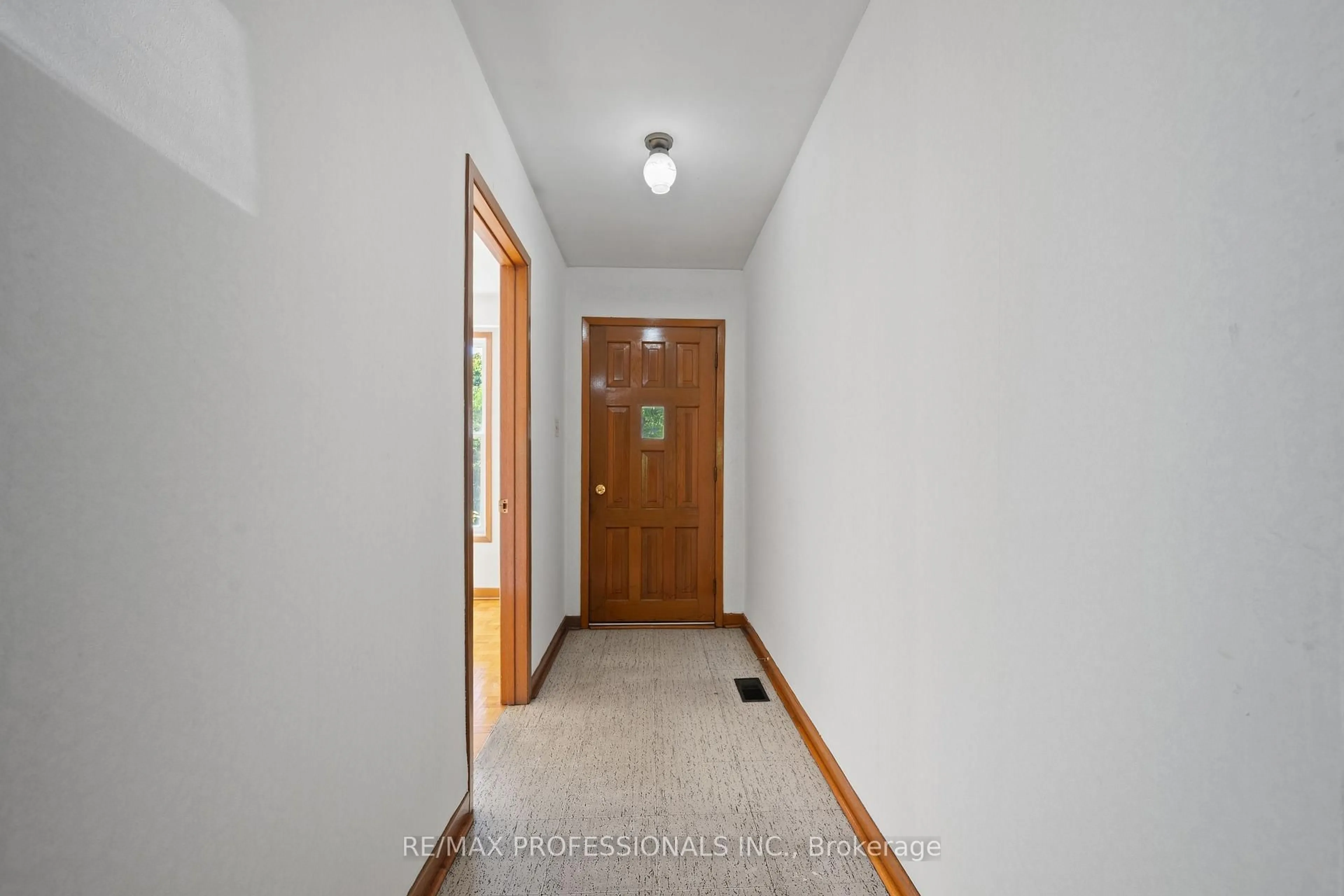 Indoor foyer for 12 Ormskirk Crt, Toronto Ontario M6S 1B2