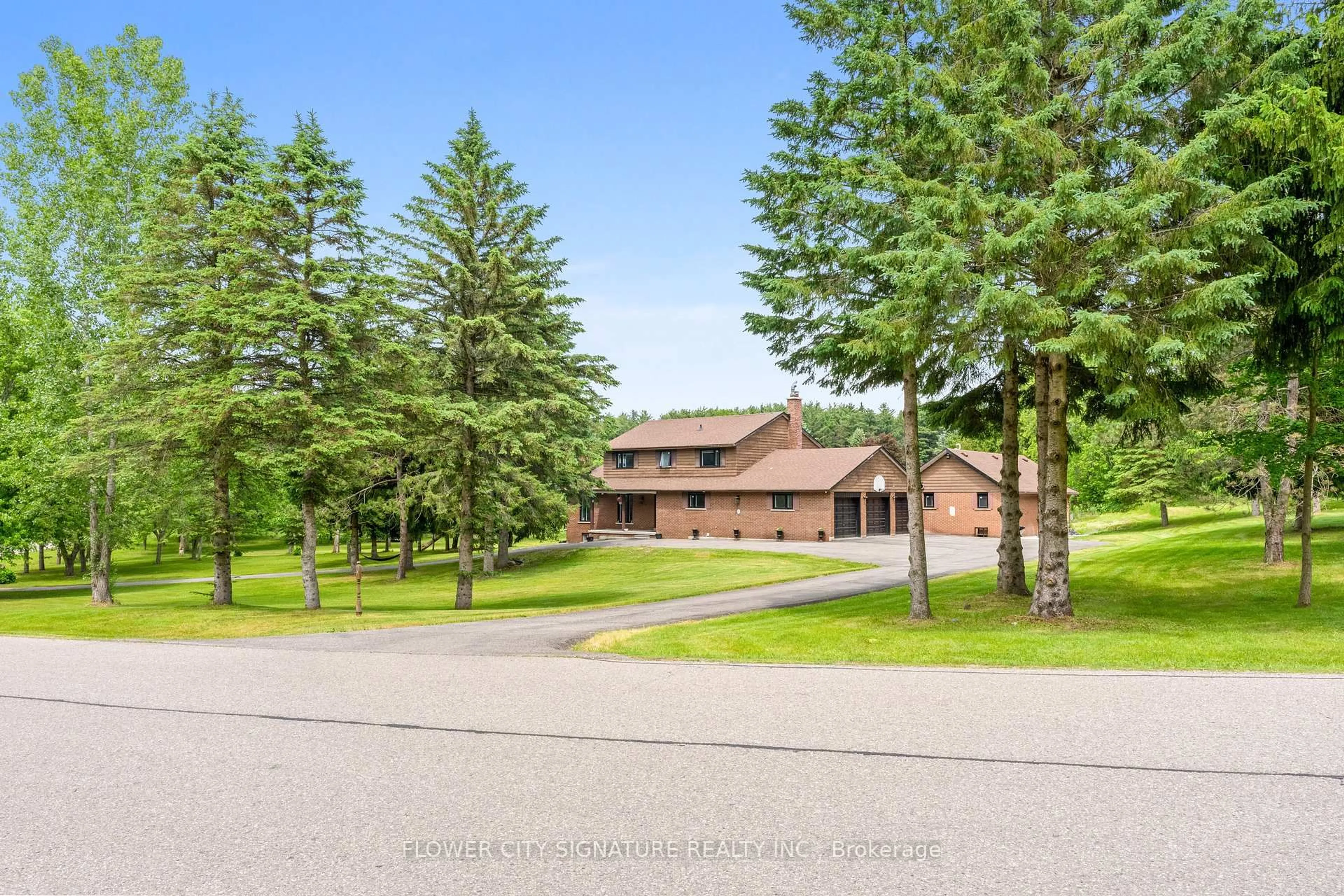A pic from outside/outdoor area/front of a property/back of a property/a pic from drone, mountain view for 11 Damacus Dr, Caledon Ontario L7C 0A4
