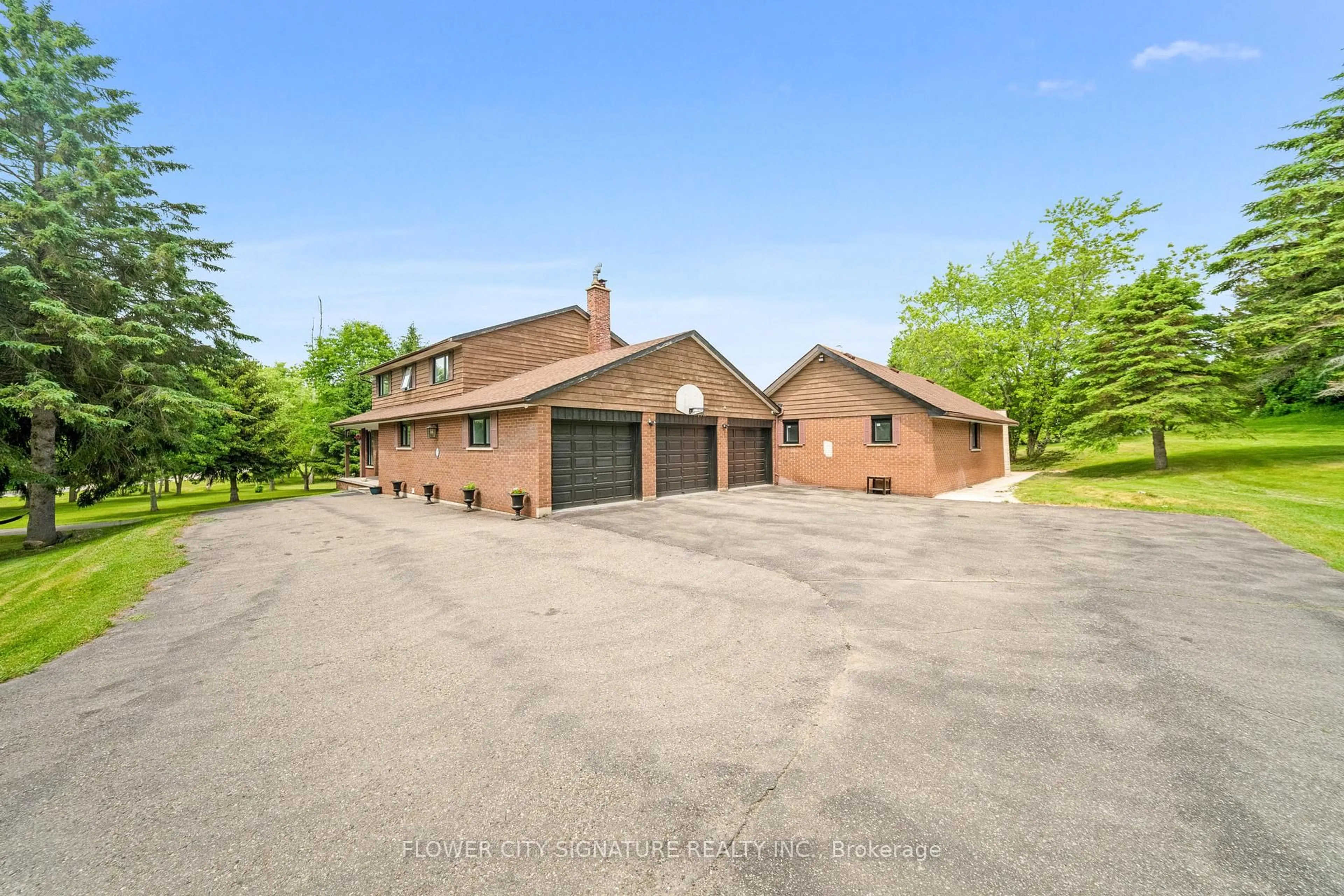 A pic from outside/outdoor area/front of a property/back of a property/a pic from drone, building for 11 Damacus Dr, Caledon Ontario L7C 0A4
