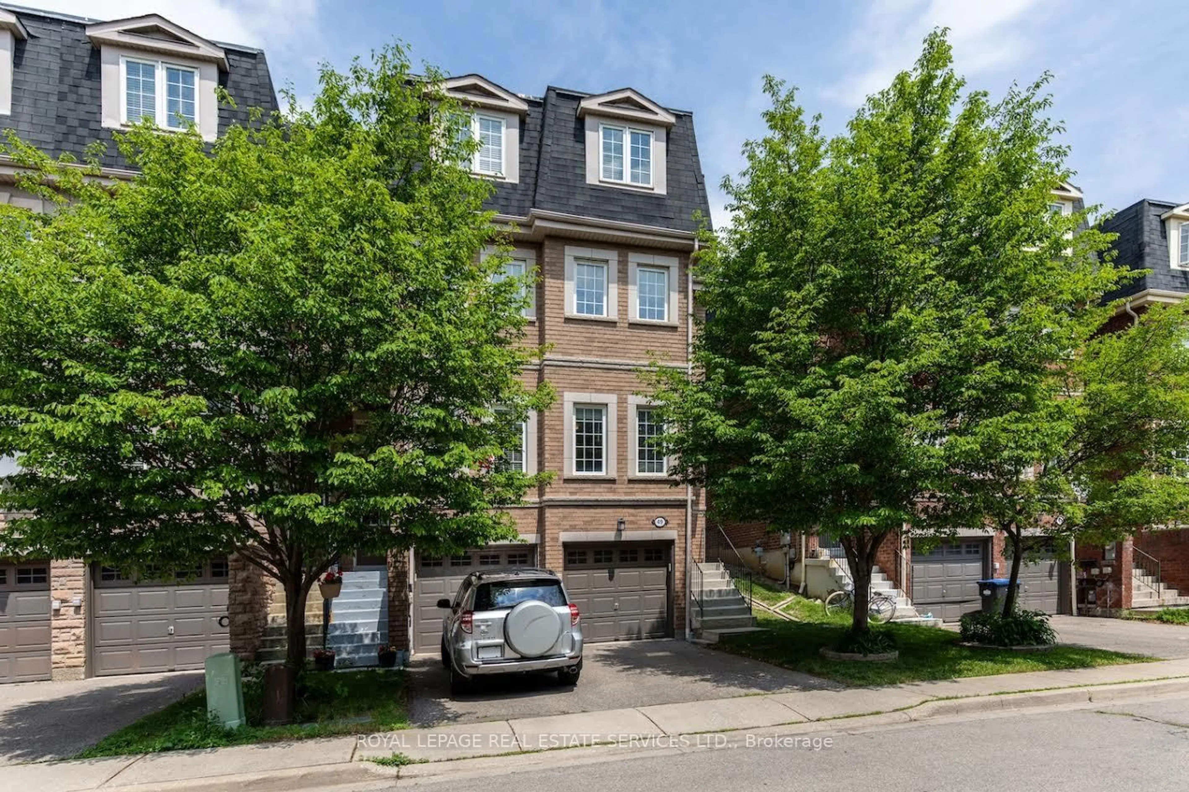 A pic from outside/outdoor area/front of a property/back of a property/a pic from drone, street for 435 Hensall Circ #49, Mississauga Ontario L5A 4P1