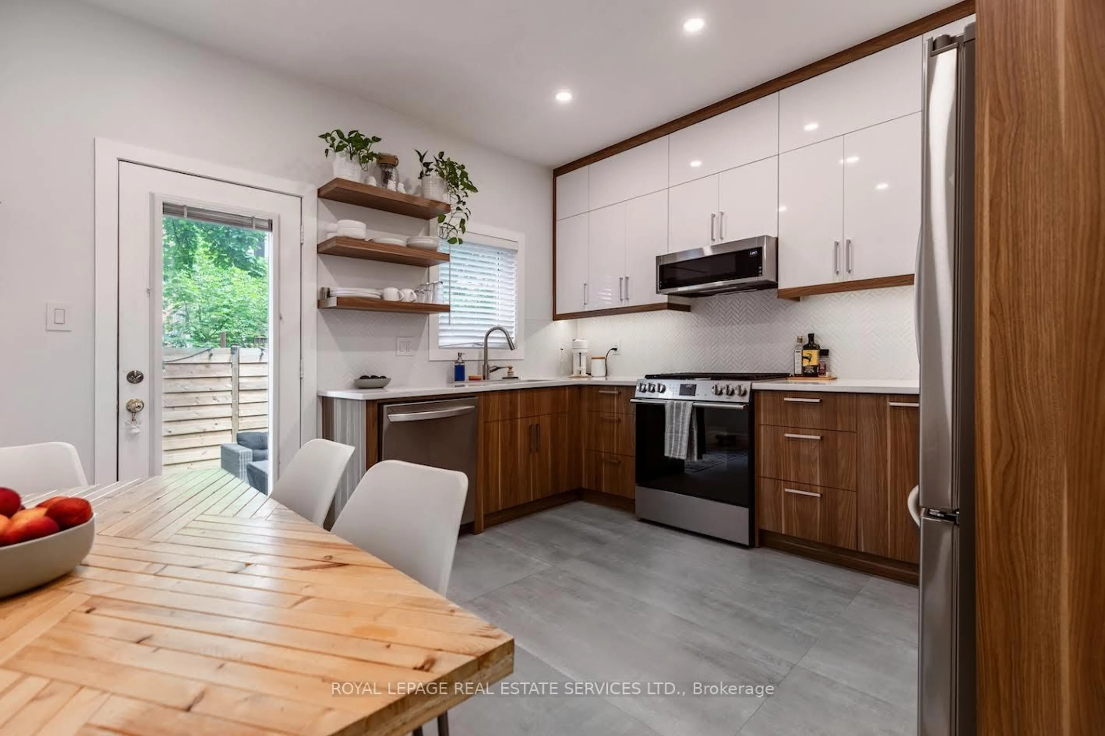 Open concept kitchen, unknown for 435 Hensall Circ #49, Mississauga Ontario L5A 4P1