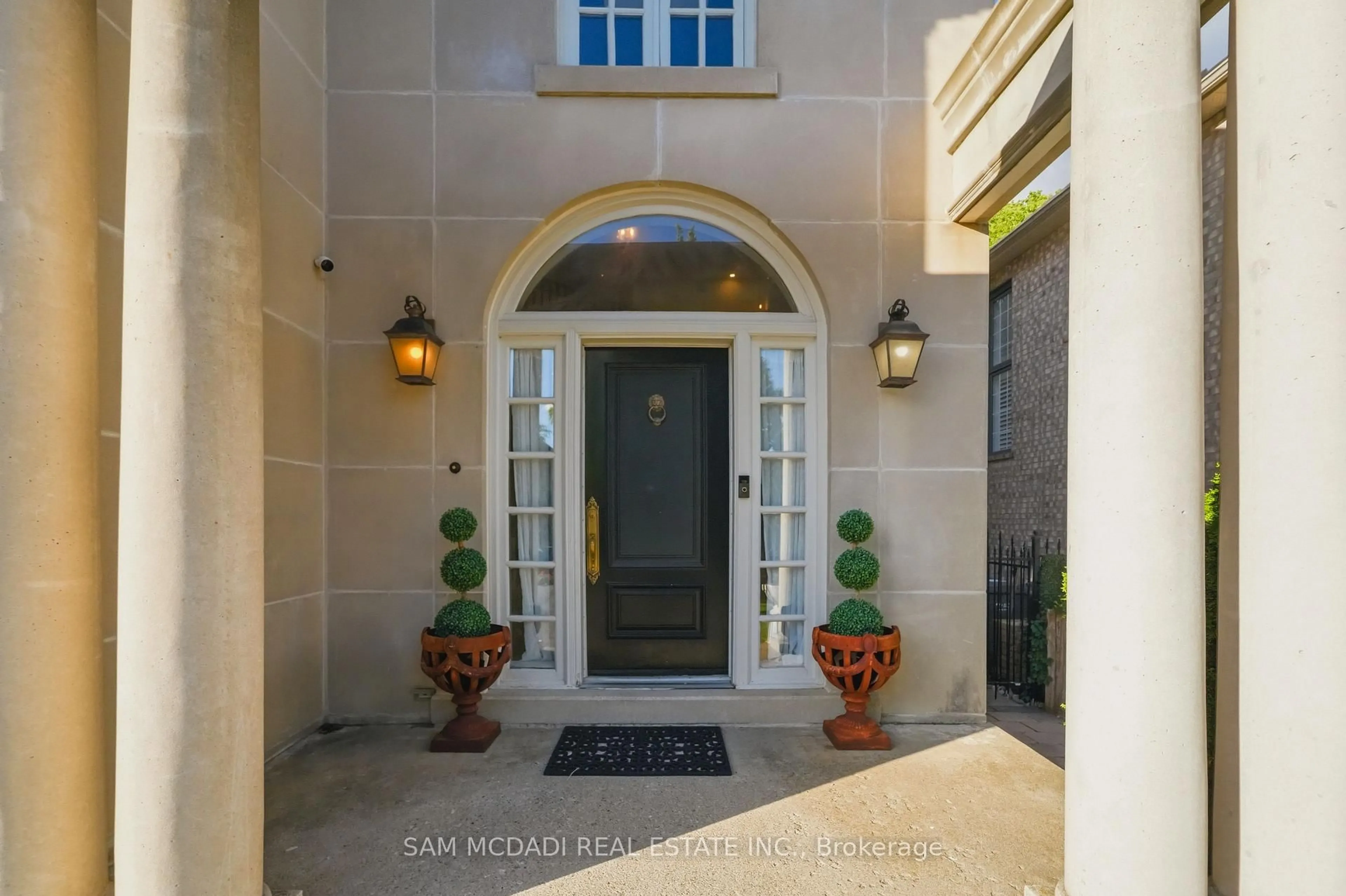 Indoor entryway for 5481 Middleport Cres, Mississauga Ontario L4Z 3V2