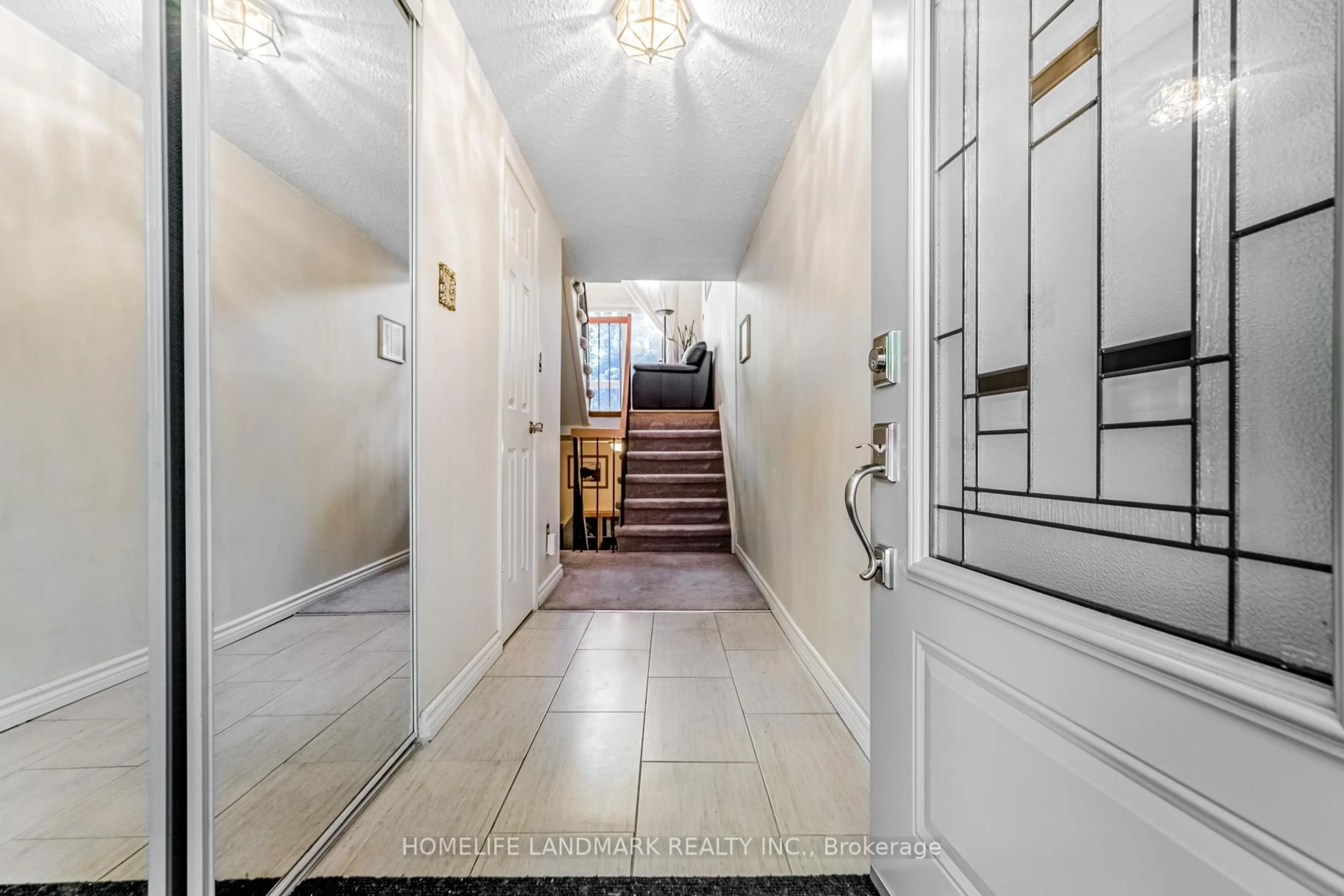 Indoor foyer for 4165 Fieldgate Dr #57, Mississauga Ontario L4W 2M9