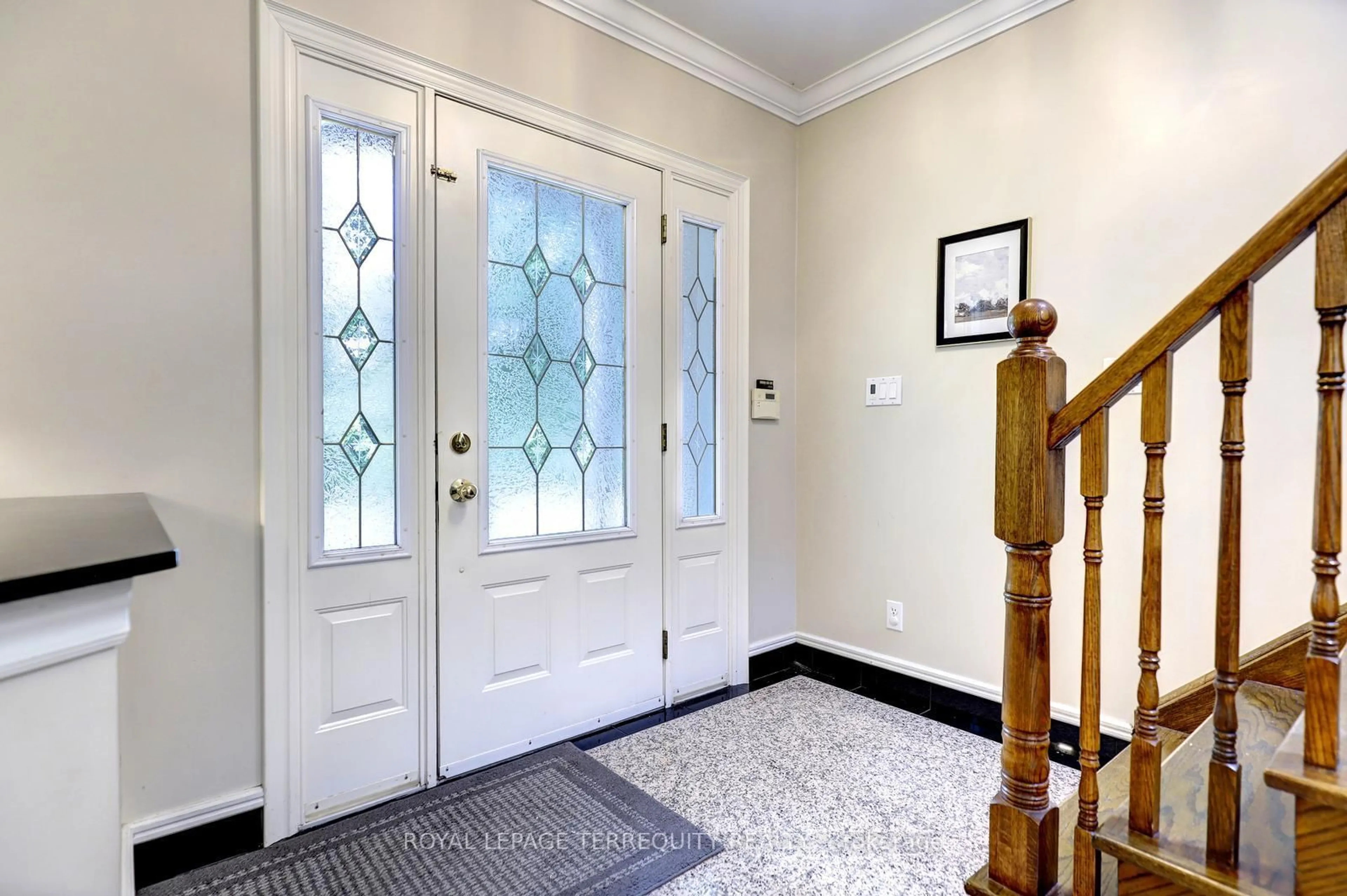 Indoor entryway for 27 Shadwick Dr, Toronto Ontario M9R 2V6