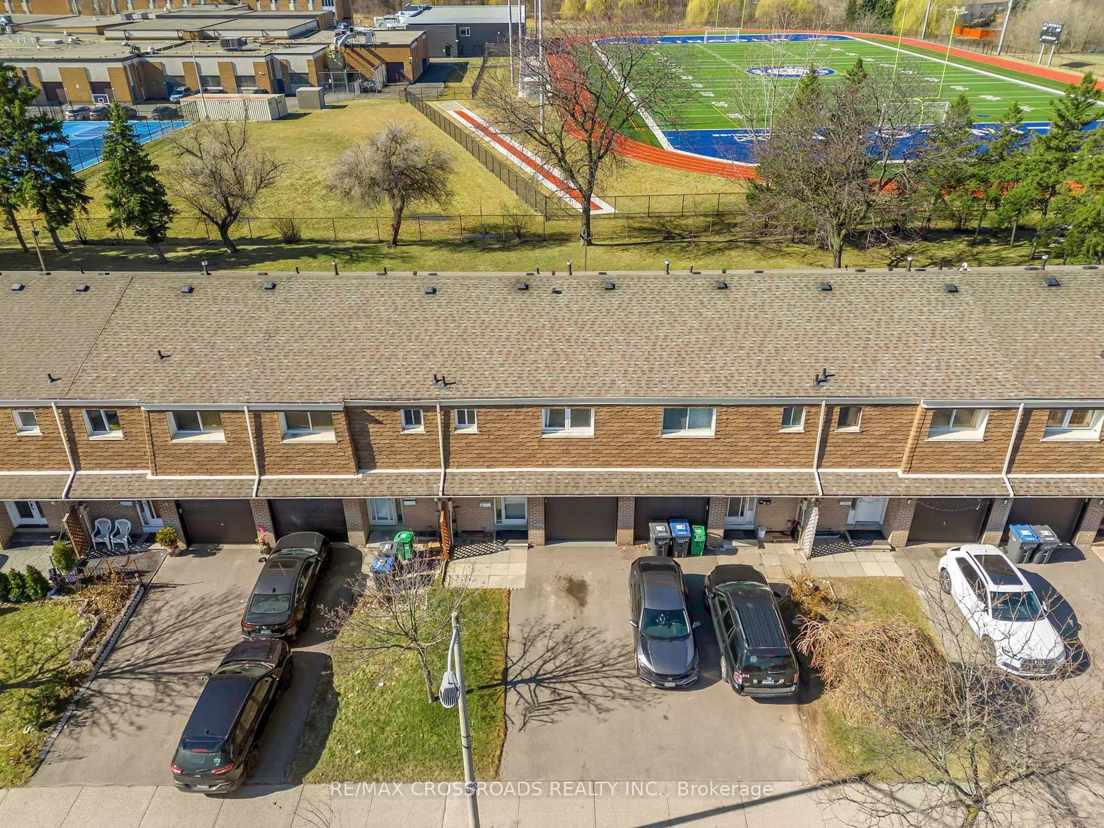 A pic from outside/outdoor area/front of a property/back of a property/a pic from drone, city buildings view from balcony for 7450 Darcel Ave #12, Mississauga Ontario L4T 2X7