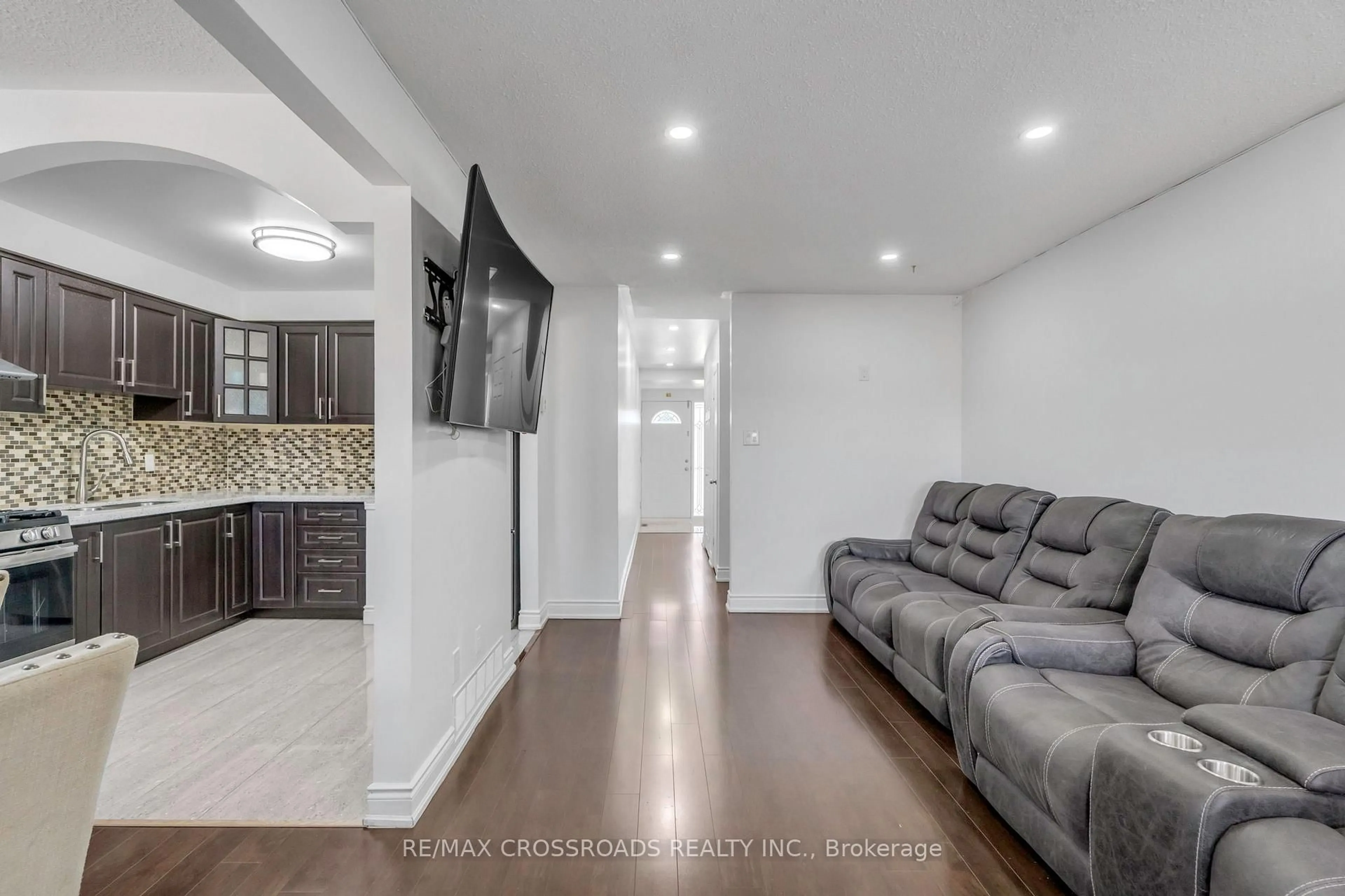 Home theater for 7450 Darcel Ave #12, Mississauga Ontario L4T 2X7