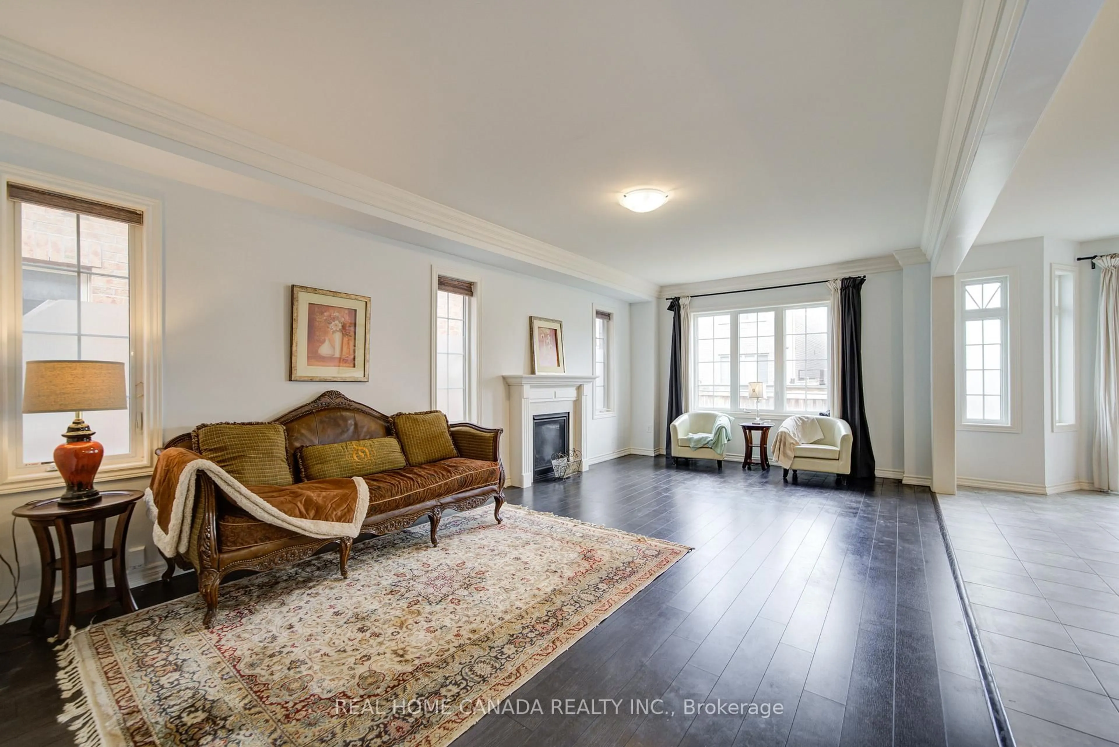 Living room with furniture, unknown for 1491 Chretien St, Milton Ontario L9E 1J1
