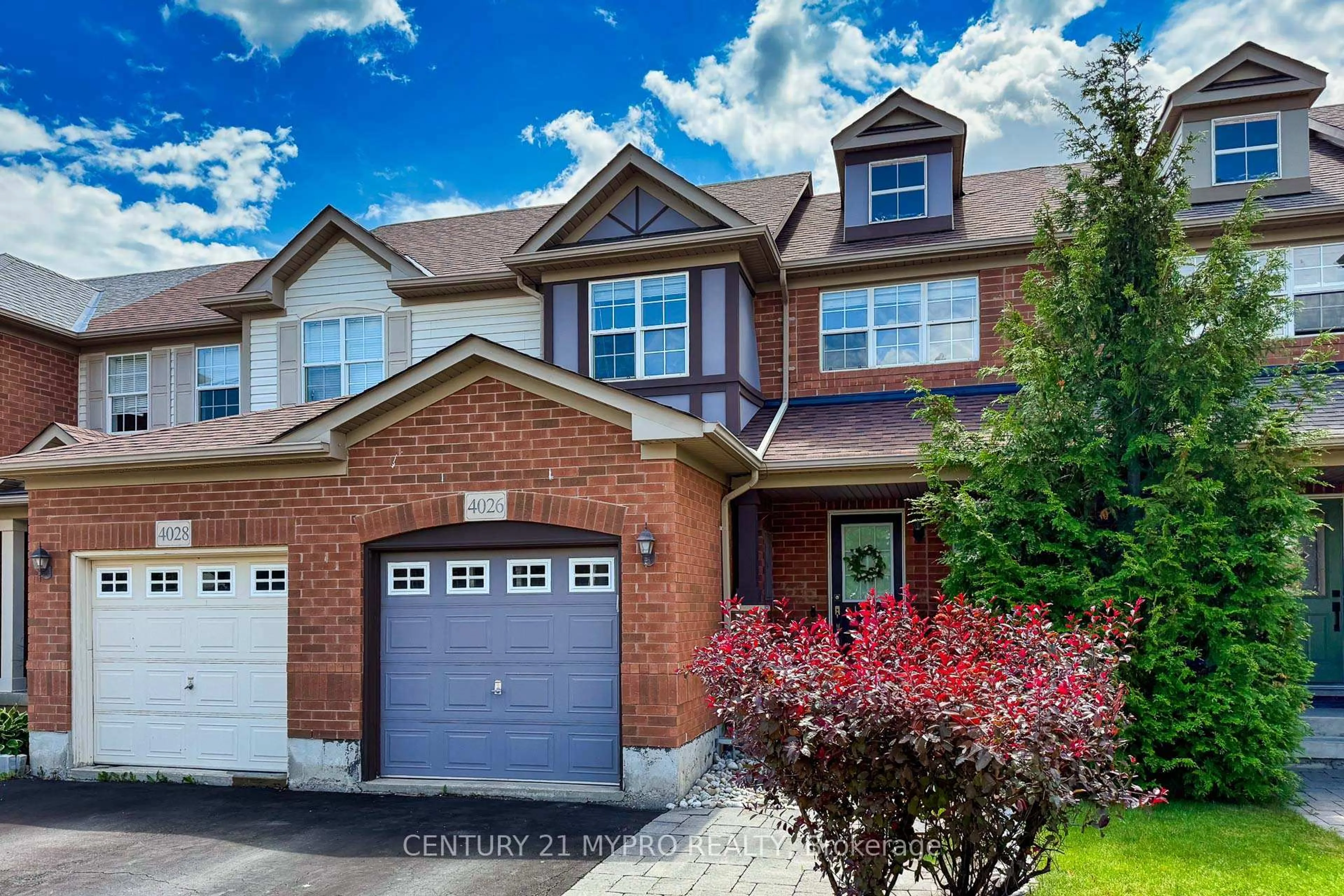 Home with brick exterior material, street for 4026 Donnic Dr, Burlington Ontario L7M 0A7