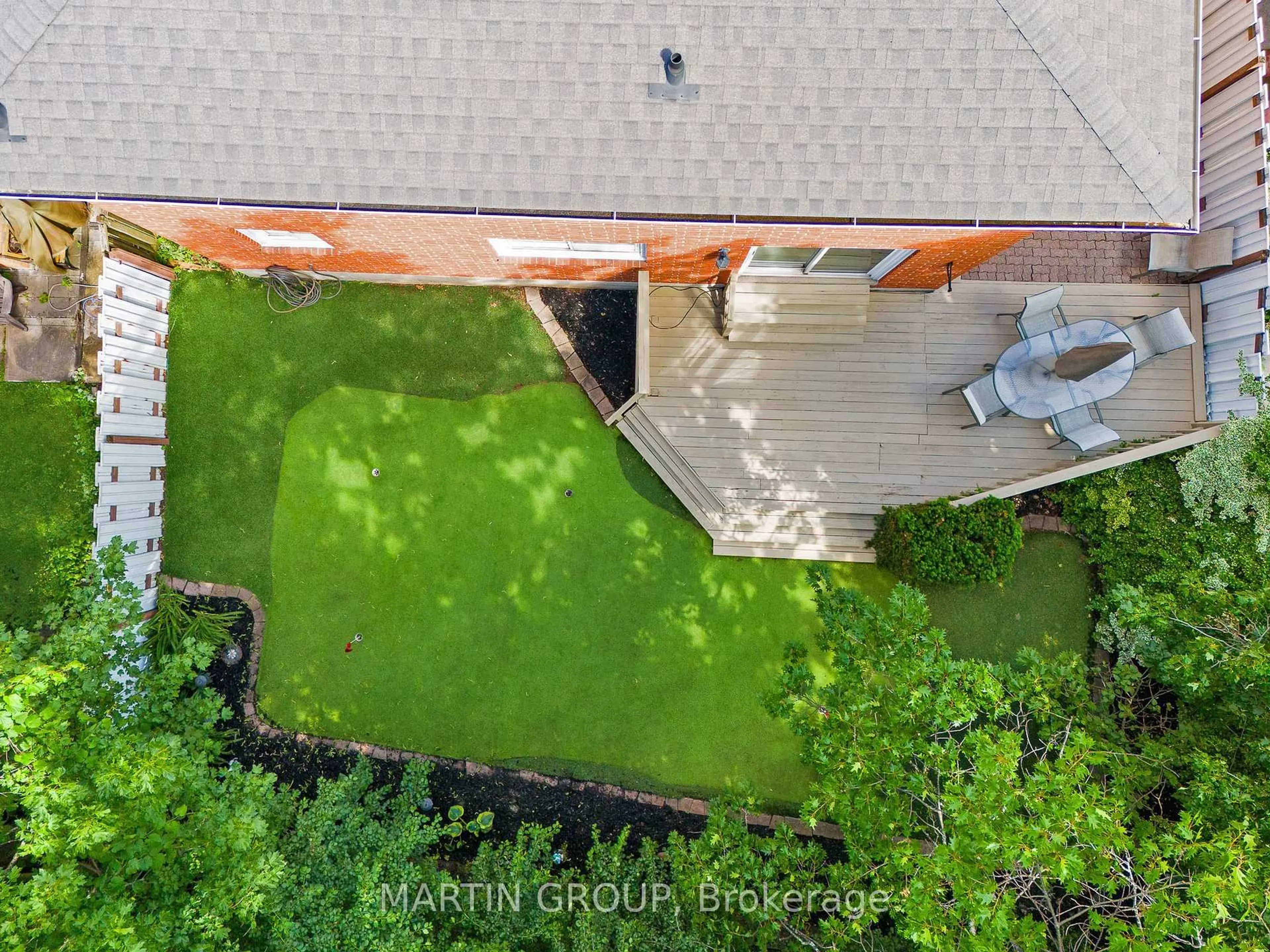A pic from outside/outdoor area/front of a property/back of a property/a pic from drone, city buildings view from balcony for 1456 Harmsworth Sq, Oakville Ontario L6H 3E9